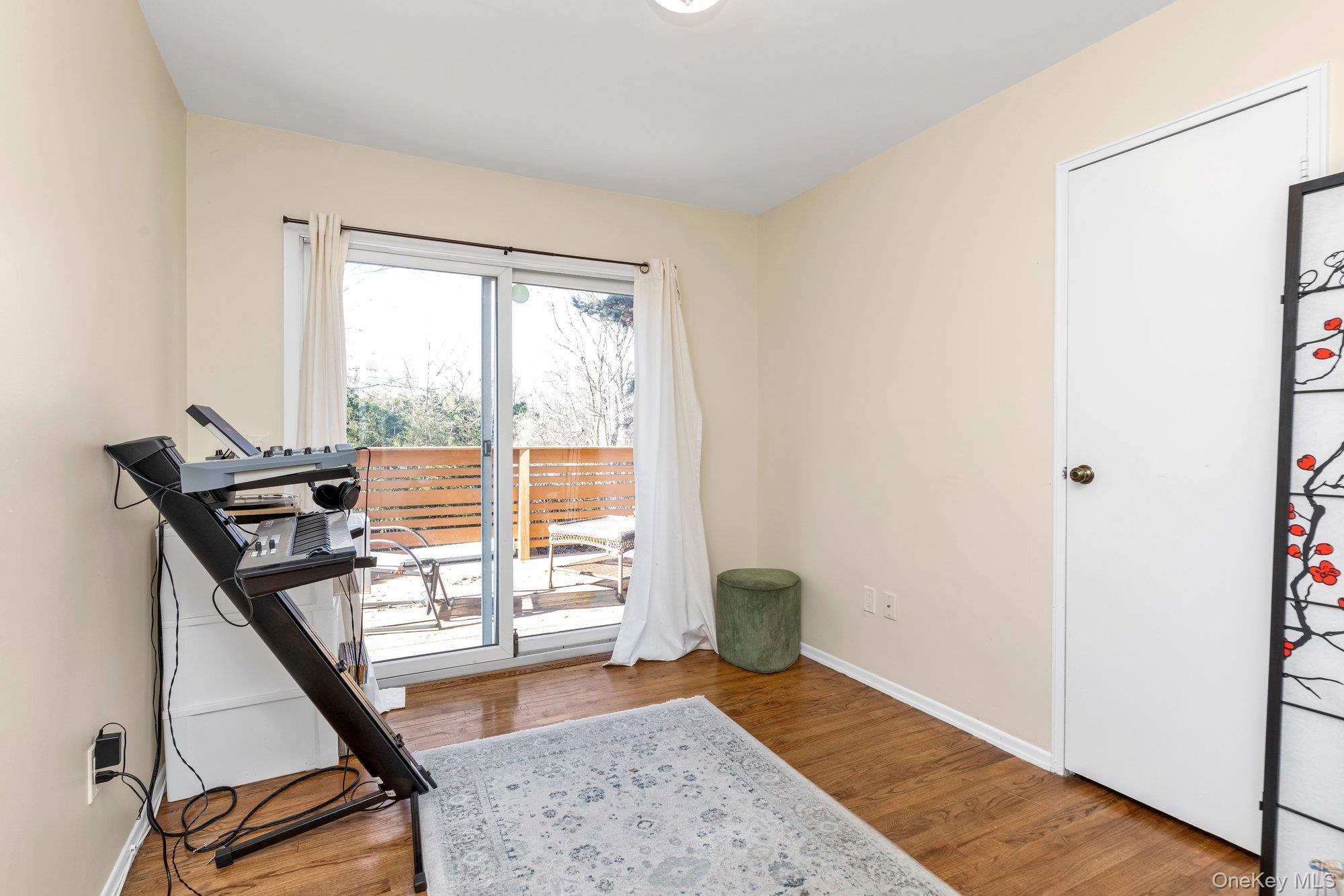 Single Family Vilno  Suffolk County, NY 11746, MLS-949873-8