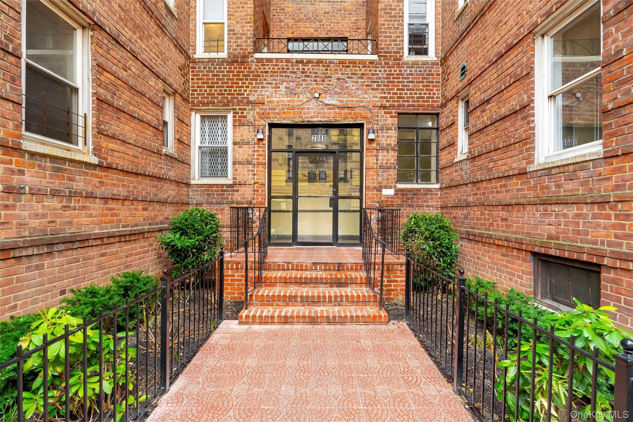 Coop Barnes  Bronx, NY 10462, MLS-949936-3