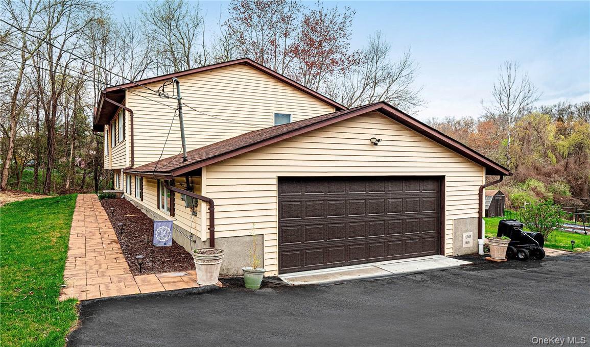 Single Family Waterbury  Orange County, NY 10990, MLS-949951-24