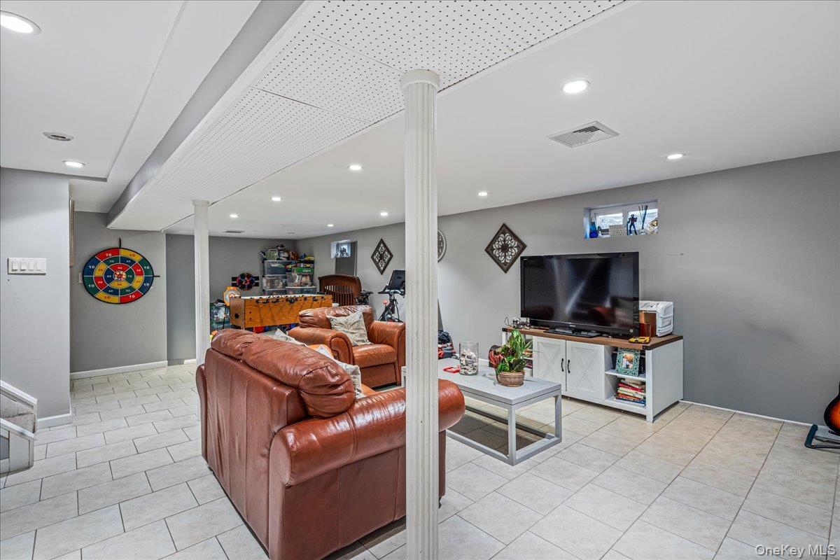 Single Family 9th  Queens, NY 11357, MLS-949974-17