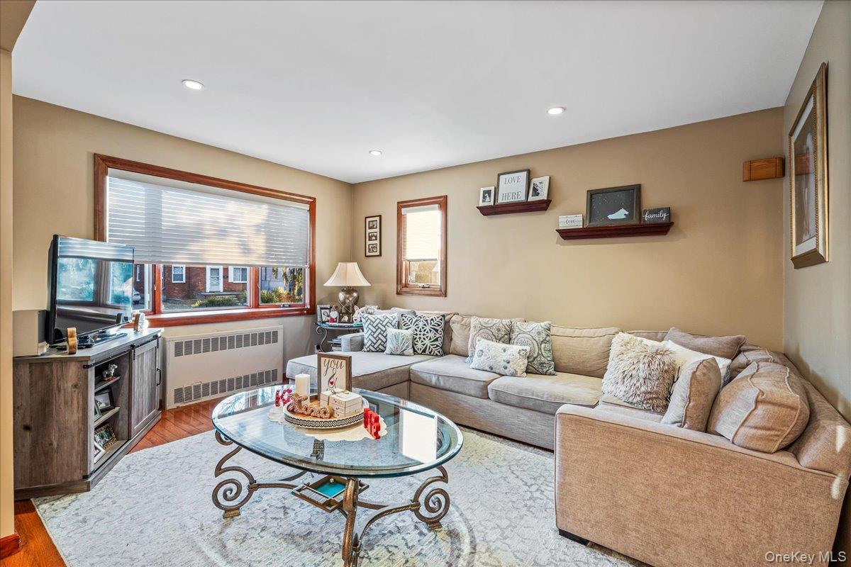 Single Family 9th  Queens, NY 11357, MLS-949974-2