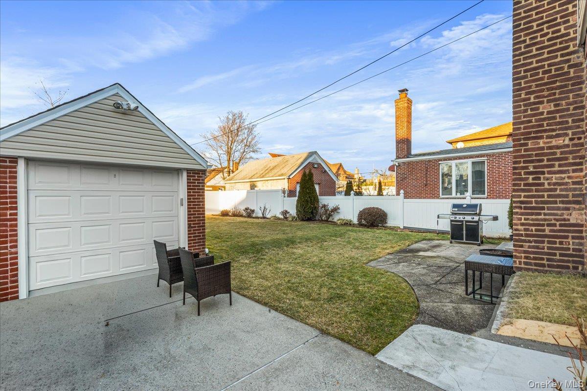 Single Family 9th  Queens, NY 11357, MLS-949974-21