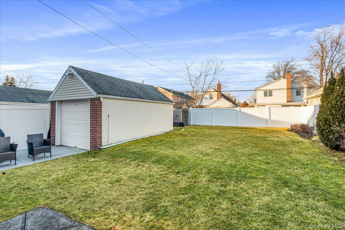 Single Family 9th  Queens, NY 11357, MLS-949974-22