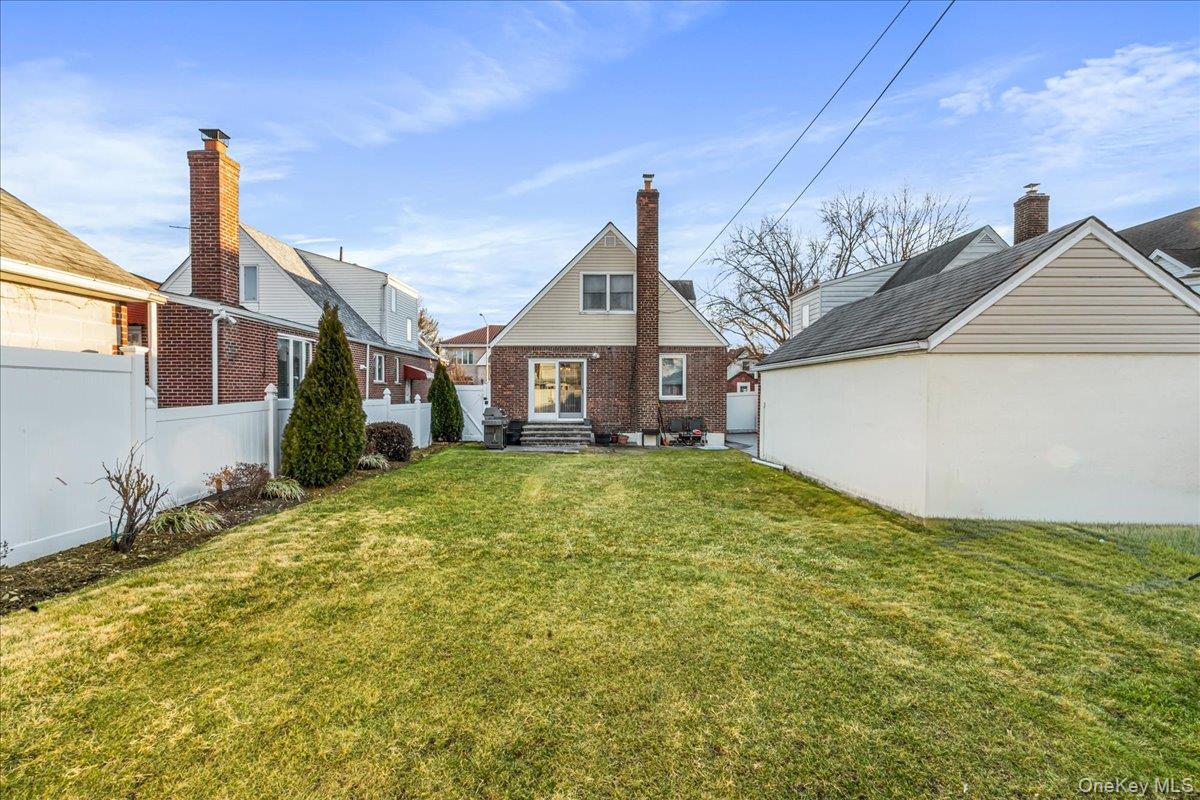 Single Family 9th  Queens, NY 11357, MLS-949974-23