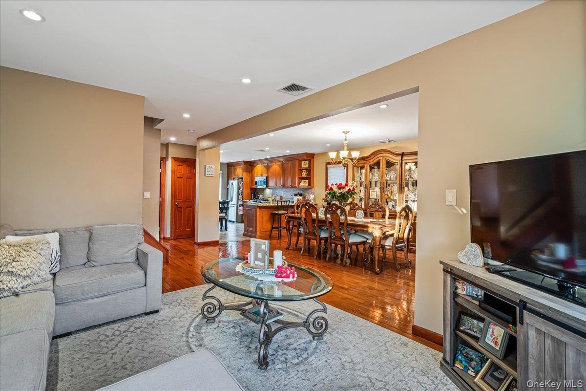 Single Family 9th  Queens, NY 11357, MLS-949974-3