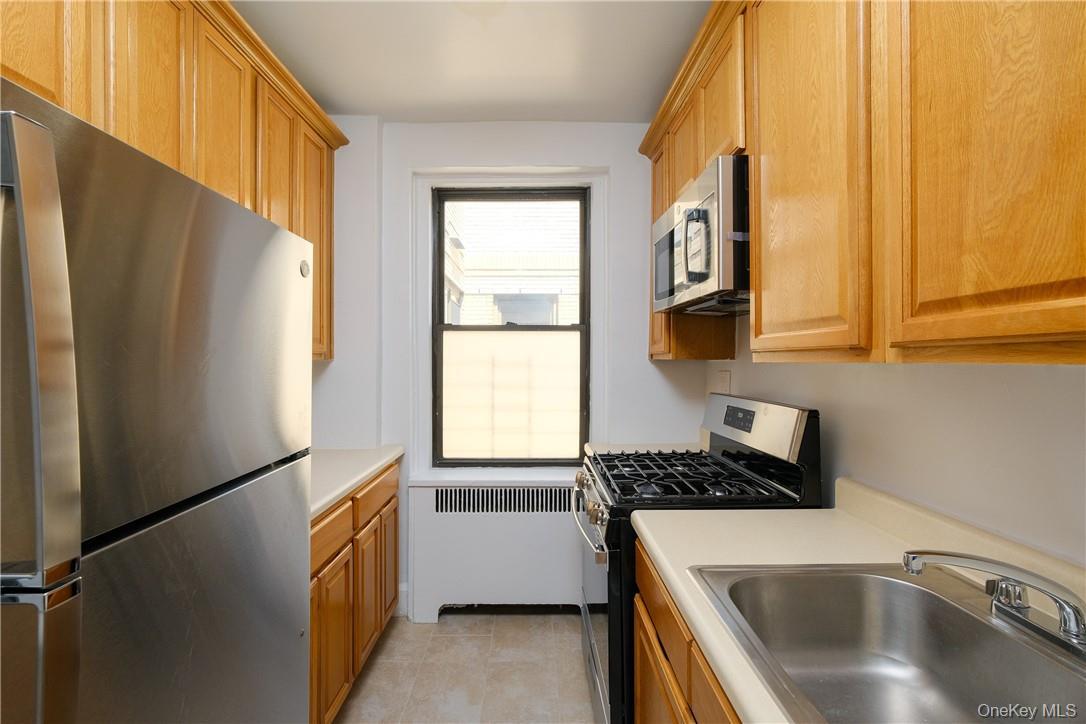 Coop Creston  Bronx, NY 10468, MLS-950092-4