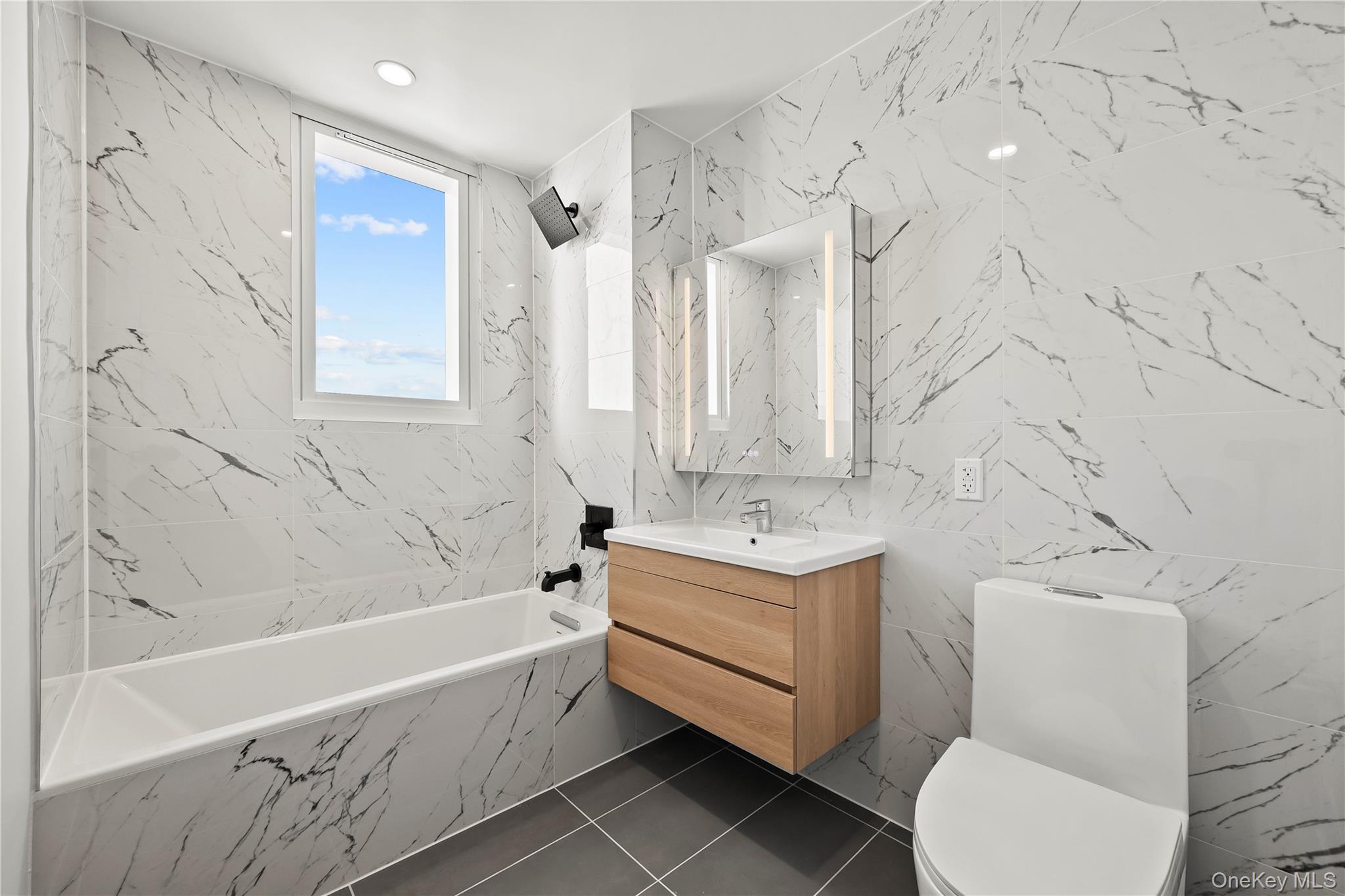 Condo Northern Blvd Queens, NY 11354, MLS-950115-11