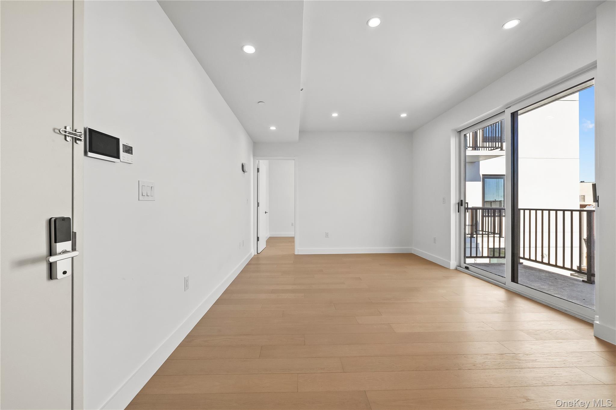 Condo Northern Blvd Queens, NY 11354, MLS-950115-6