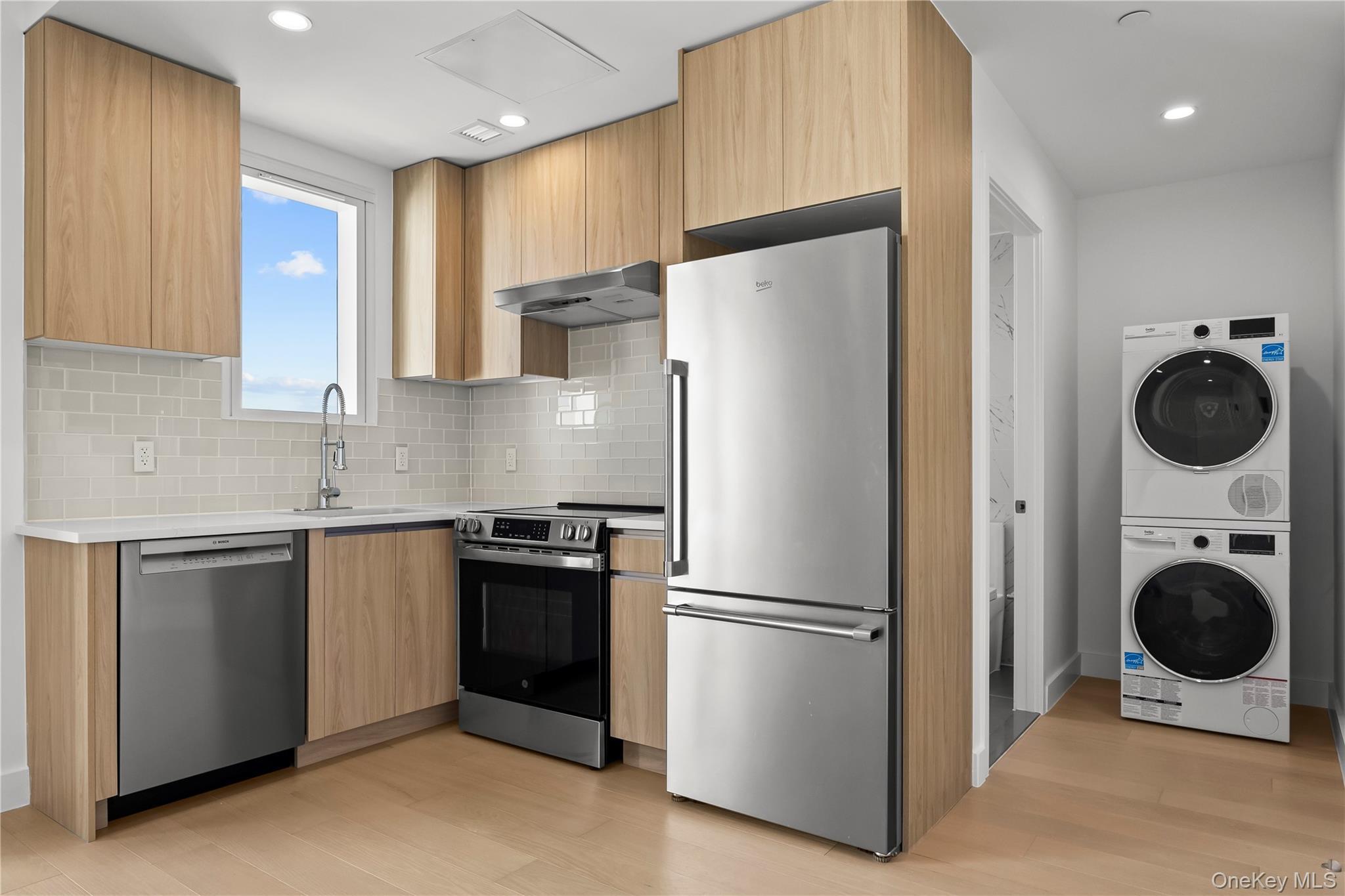 Condo Northern Blvd Queens, NY 11354, MLS-950115-7