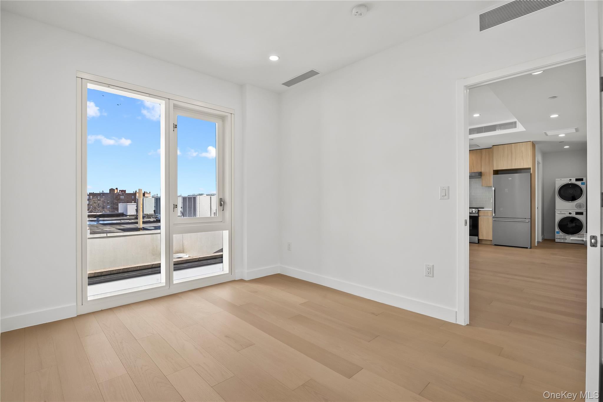 Condo Northern Blvd Queens, NY 11354, MLS-950115-8