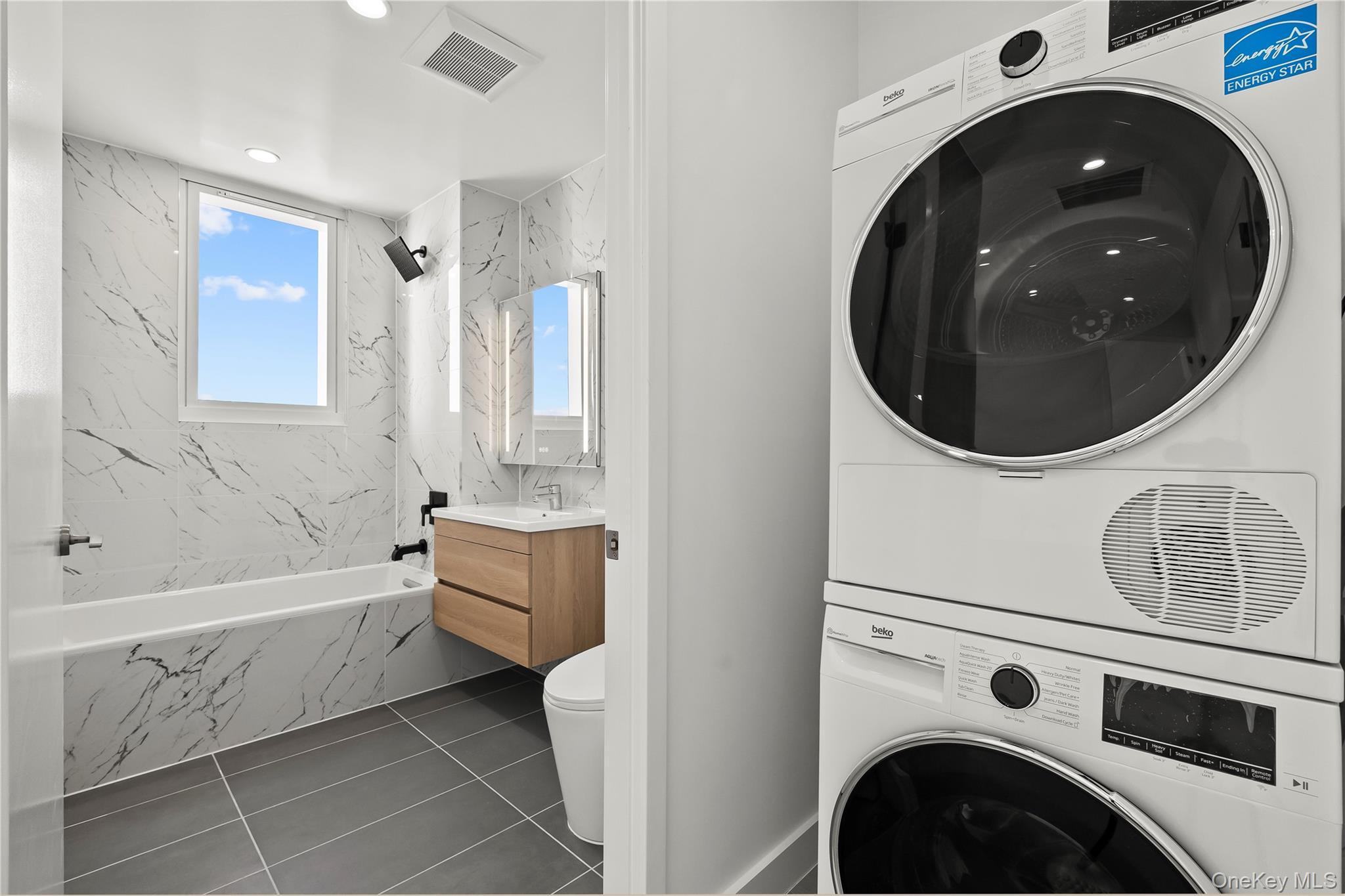 Condo Northern Blvd Queens, NY 11354, MLS-950115-9