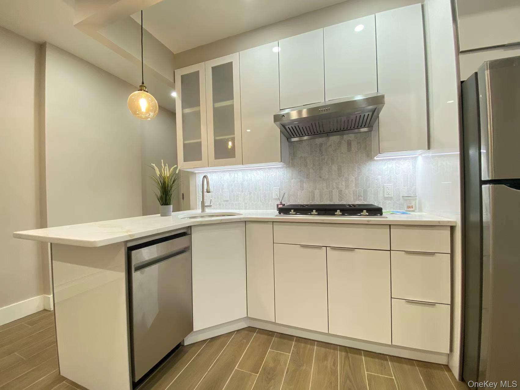 Apartment 69th Road  Brooklyn, NY 11357, MLS-950132-3