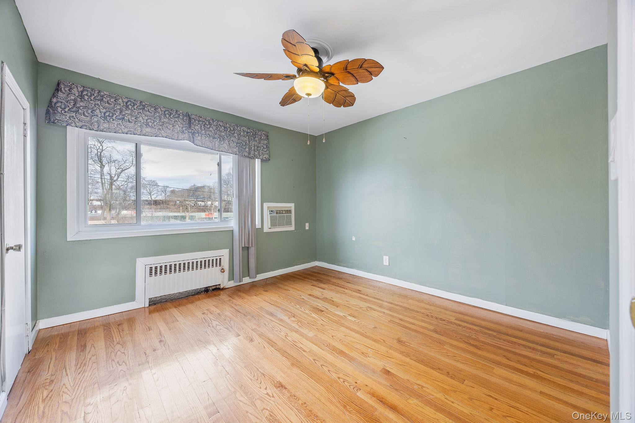 Single Family Bristol  Queens, NY 11417, MLS-950208-16