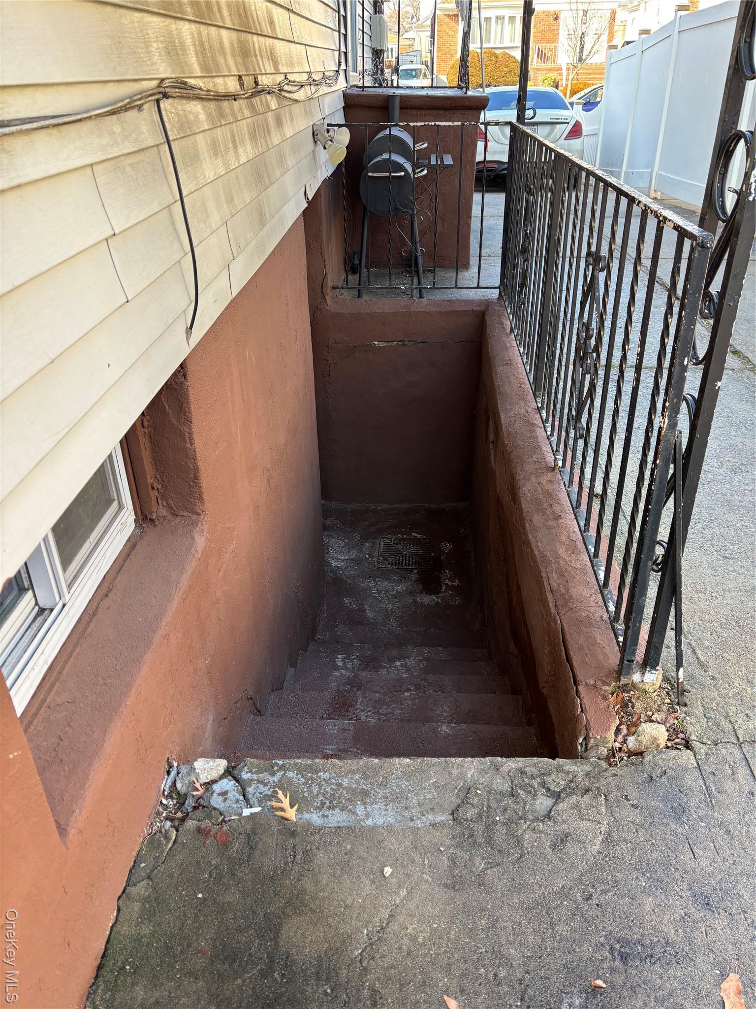 Single Family 221st  Queens, NY 11413, MLS-950230-38