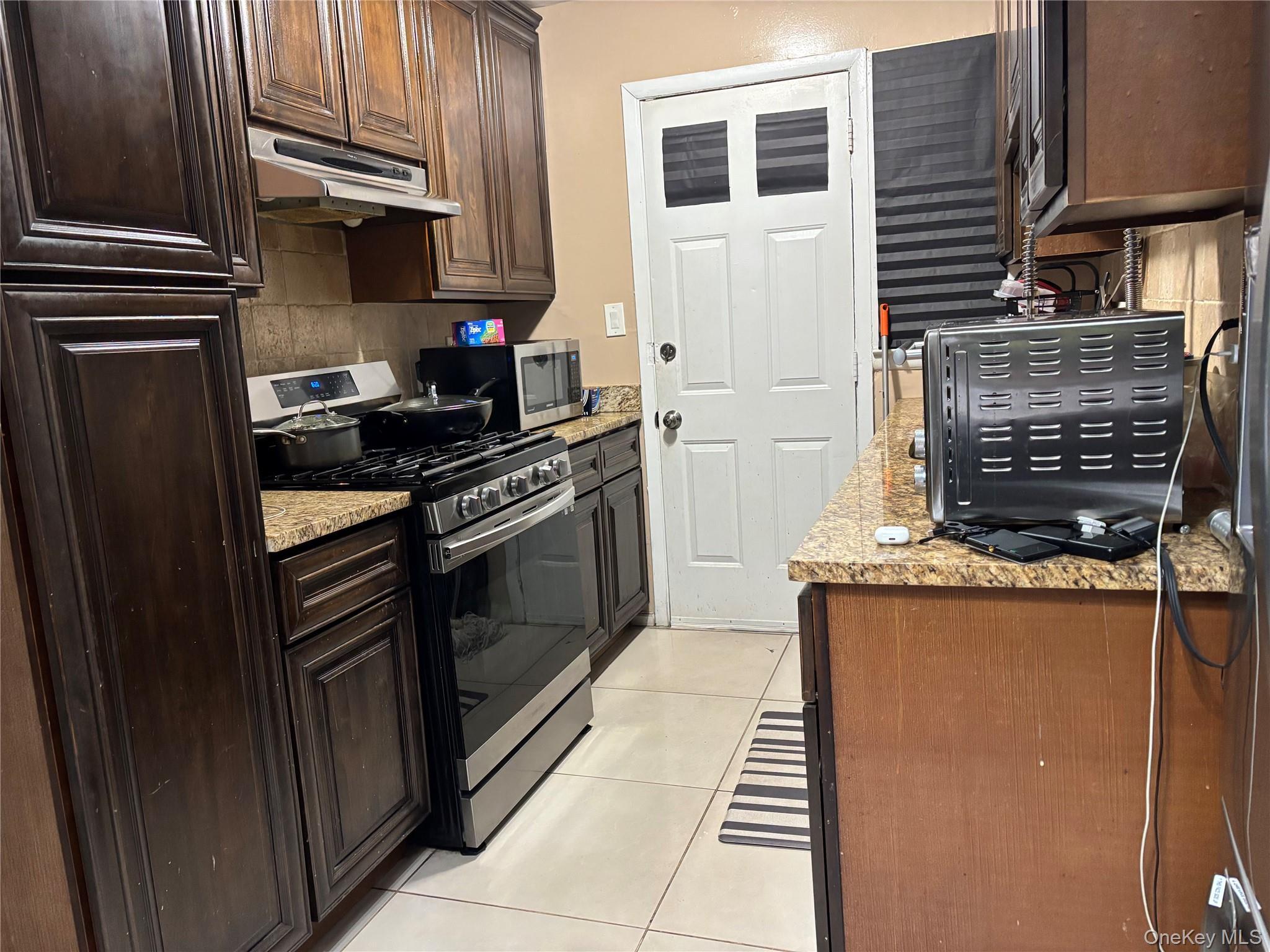 Single Family 221st  Queens, NY 11413, MLS-950230-44