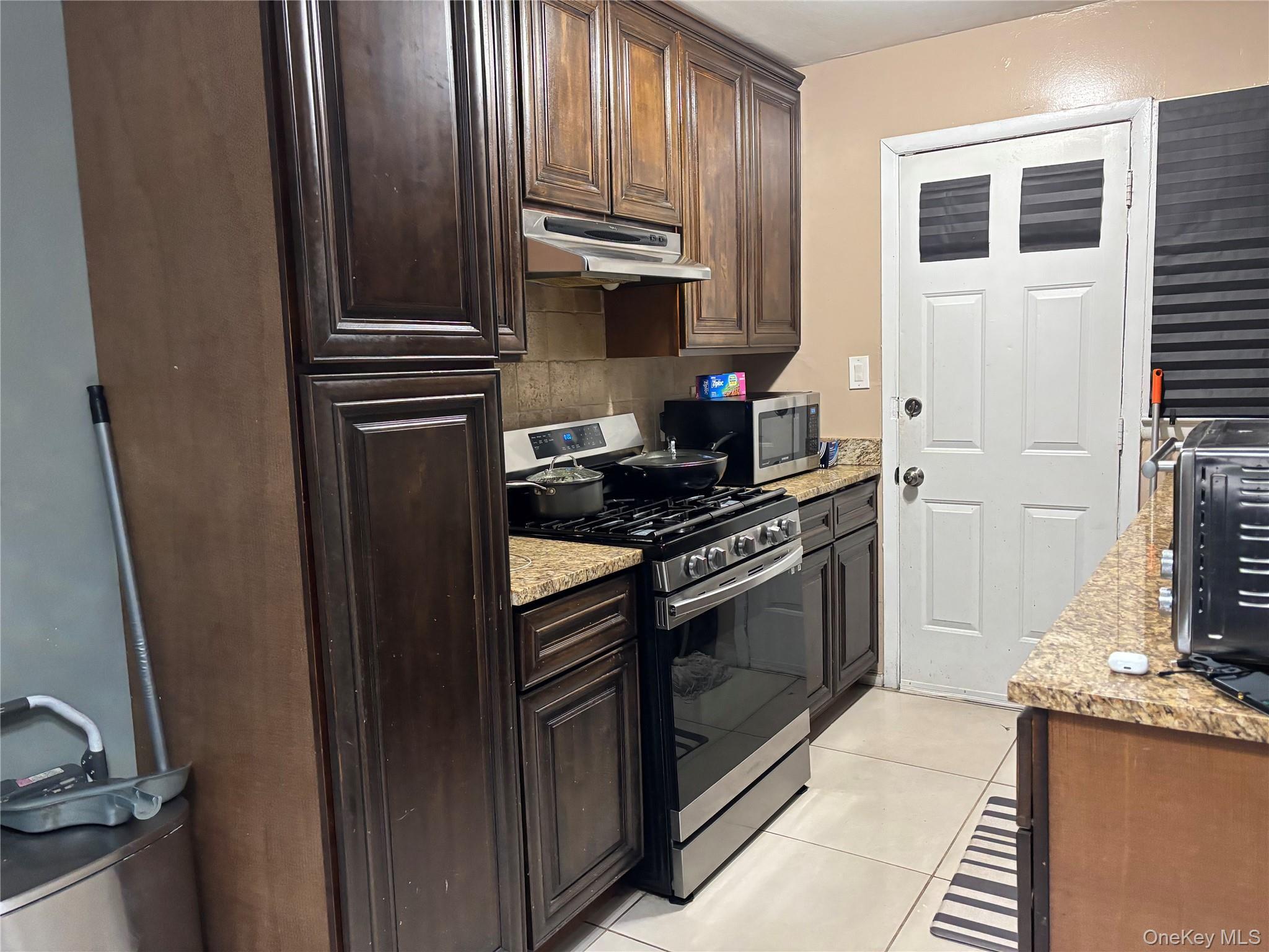 Single Family 221st  Queens, NY 11413, MLS-950230-45