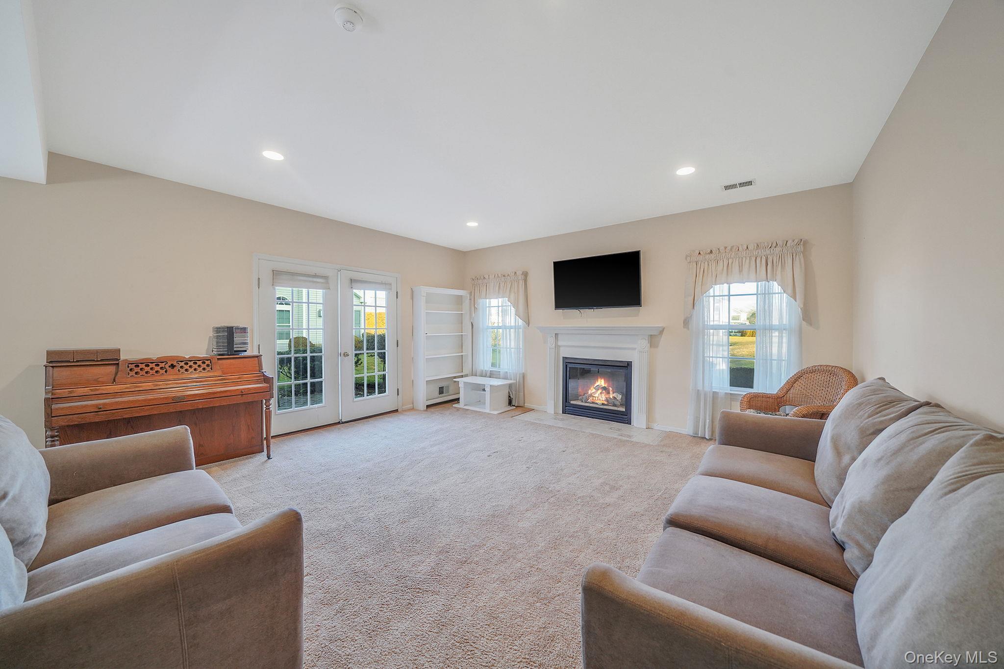 Condo Mirror Pond  Suffolk County, NY 11955, MLS-950265-4