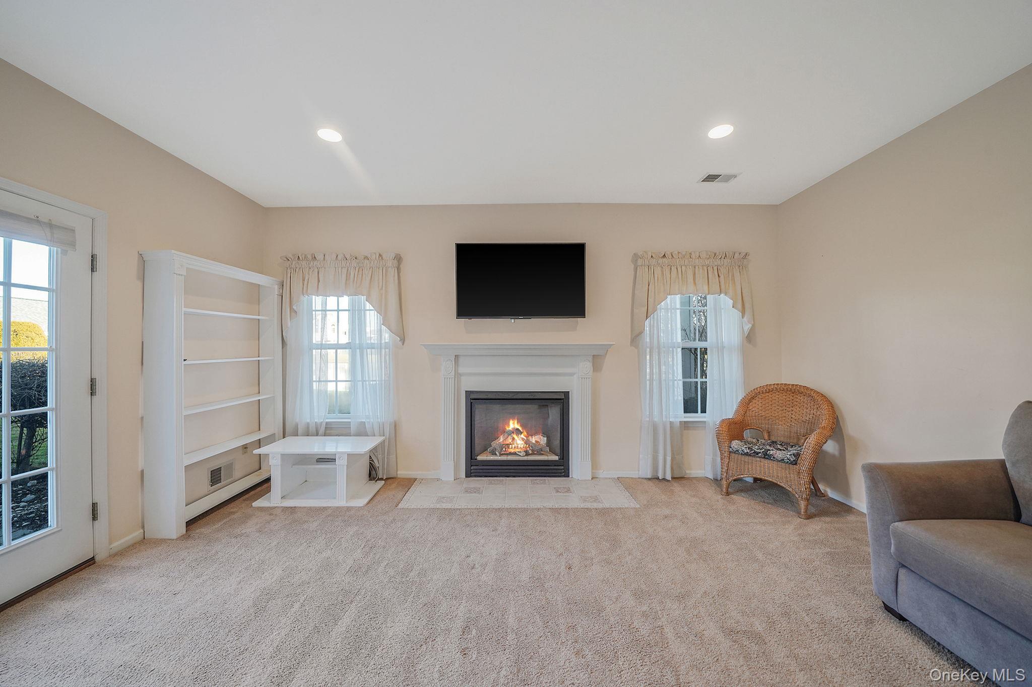 Condo Mirror Pond  Suffolk County, NY 11955, MLS-950265-6