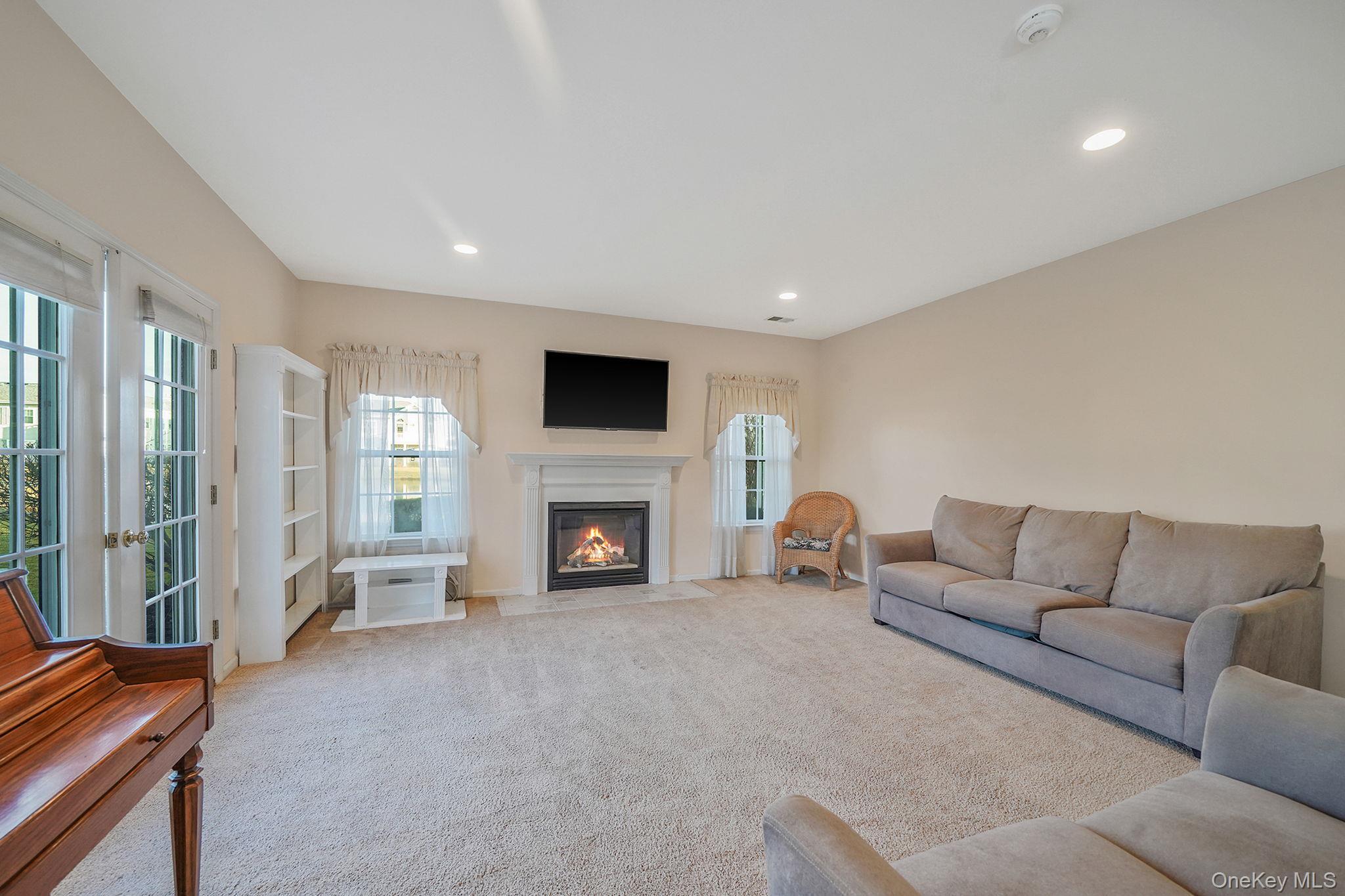 Condo Mirror Pond  Suffolk County, NY 11955, MLS-950265-7