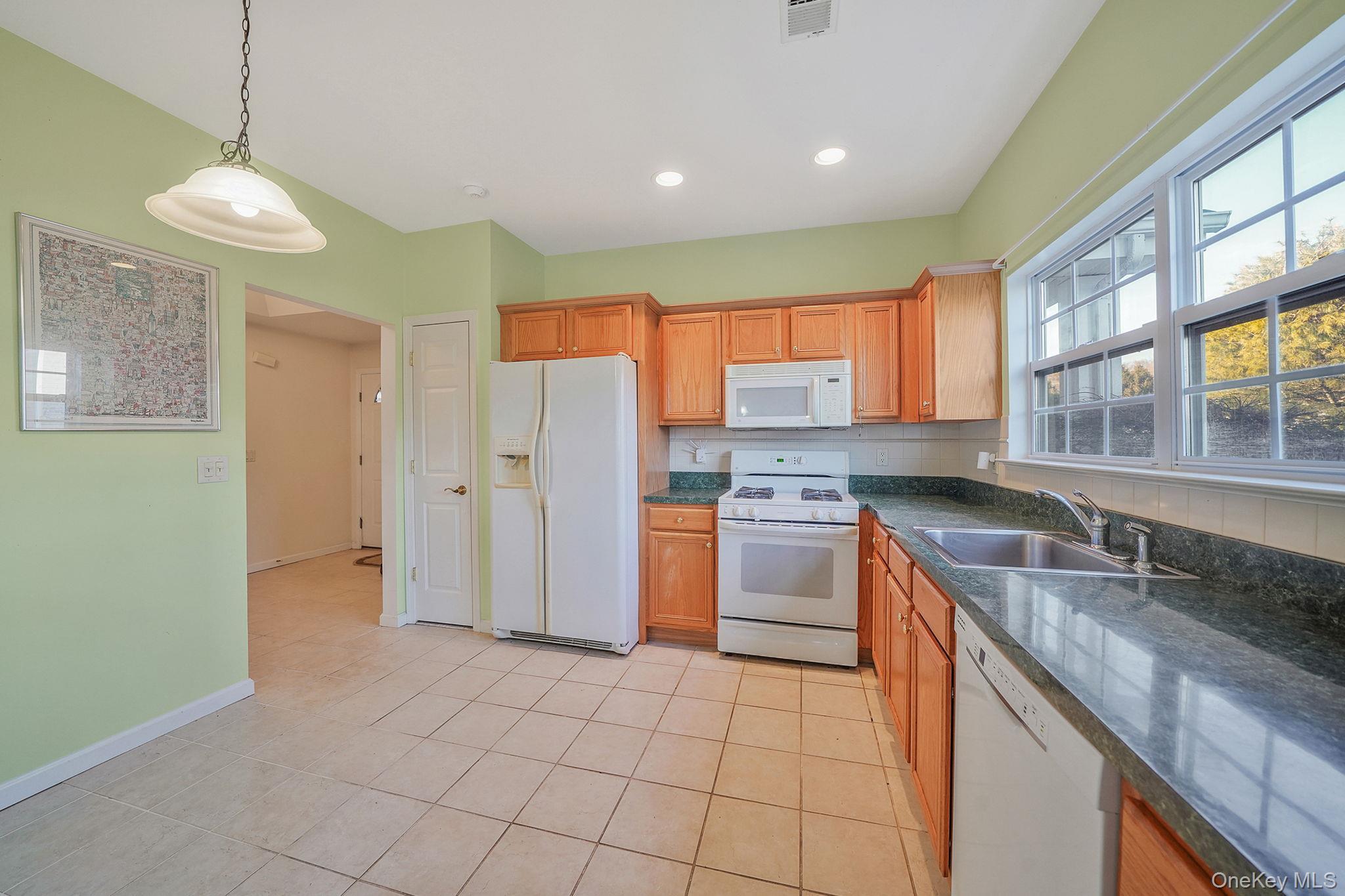 Condo Mirror Pond  Suffolk County, NY 11955, MLS-950265-8