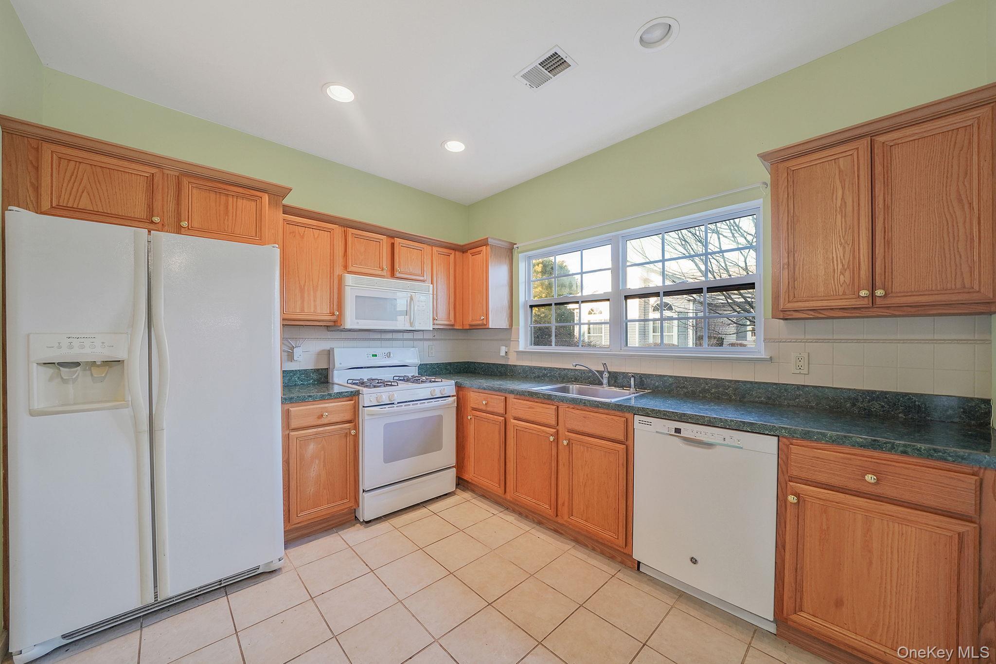 Condo Mirror Pond  Suffolk County, NY 11955, MLS-950265-9