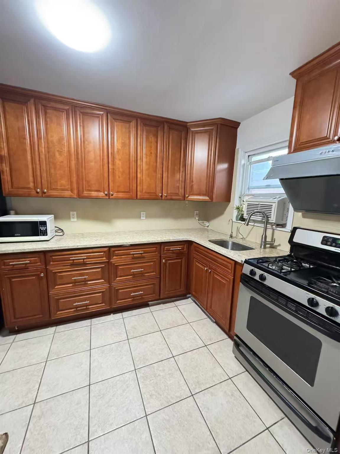 Single Family 210th  Queens, NY 11364, MLS-950280-2