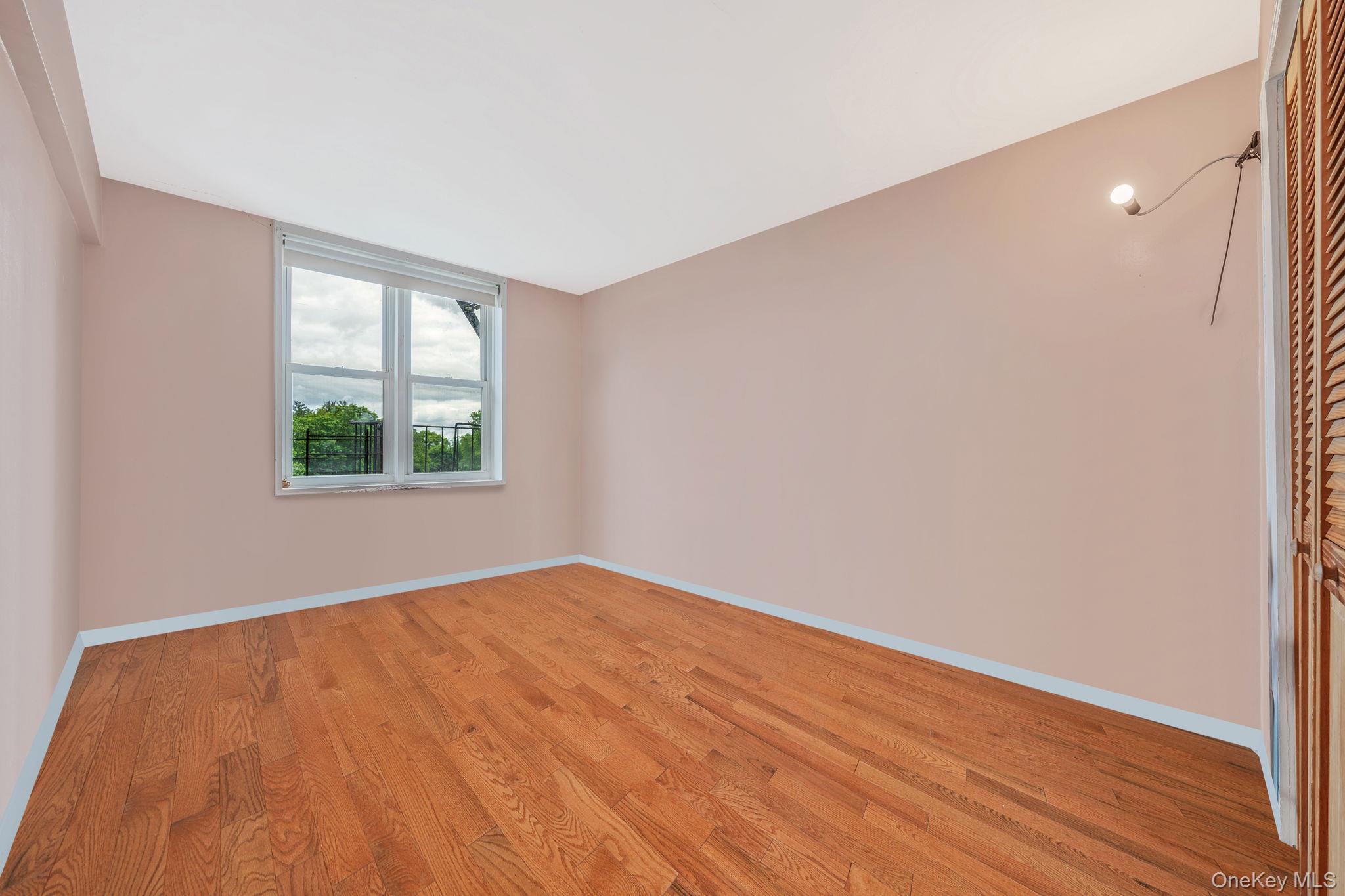 Coop Little Neck  Queens, NY 11362, MLS-950294-22