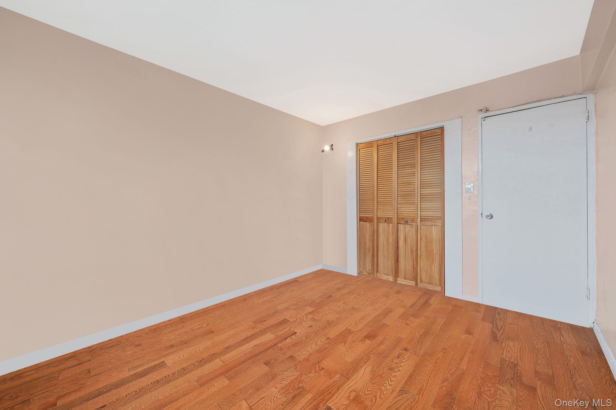 Coop Little Neck  Queens, NY 11362, MLS-950294-24