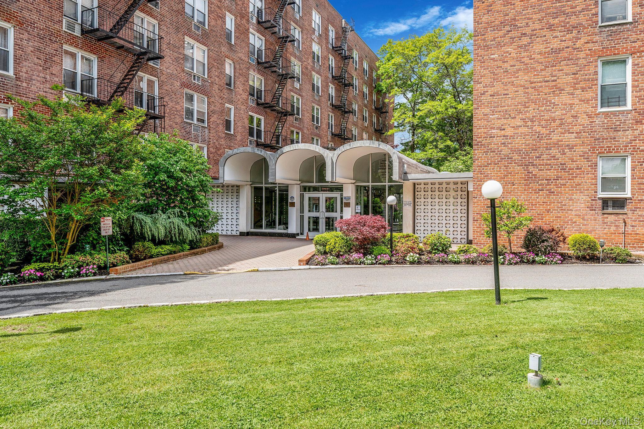 Coop Little Neck  Queens, NY 11362, MLS-950294-3