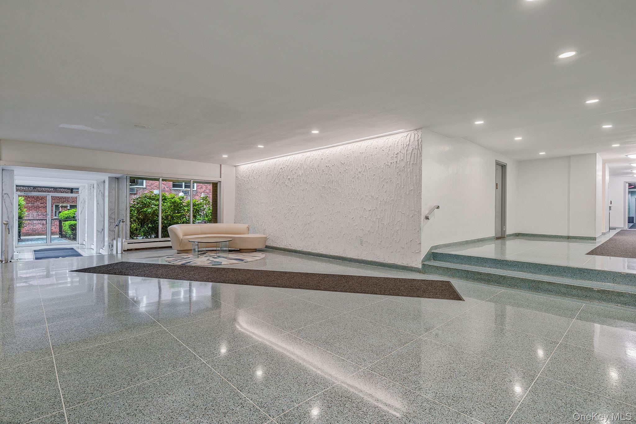 Coop Little Neck  Queens, NY 11362, MLS-950294-32