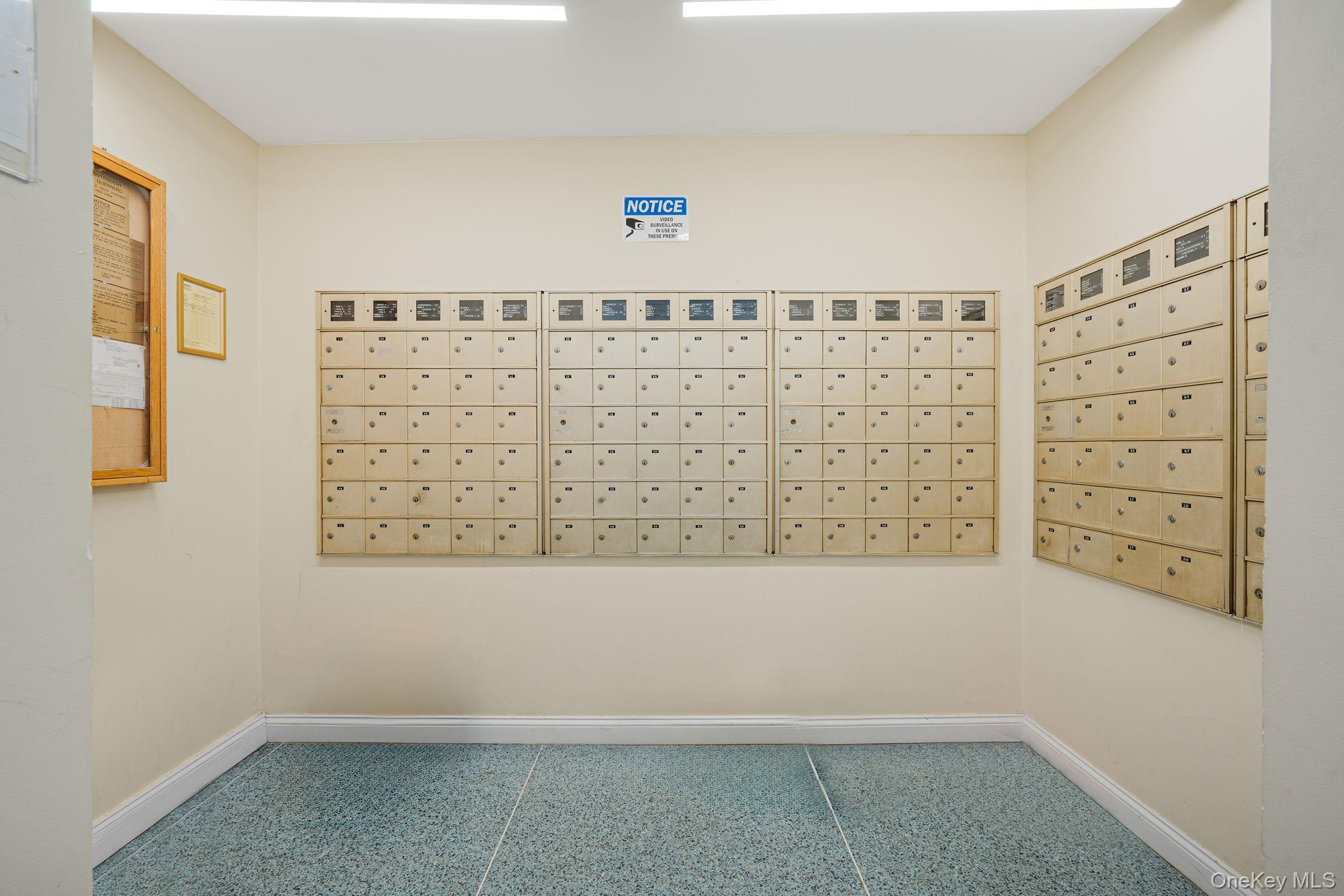 Coop Little Neck  Queens, NY 11362, MLS-950294-33