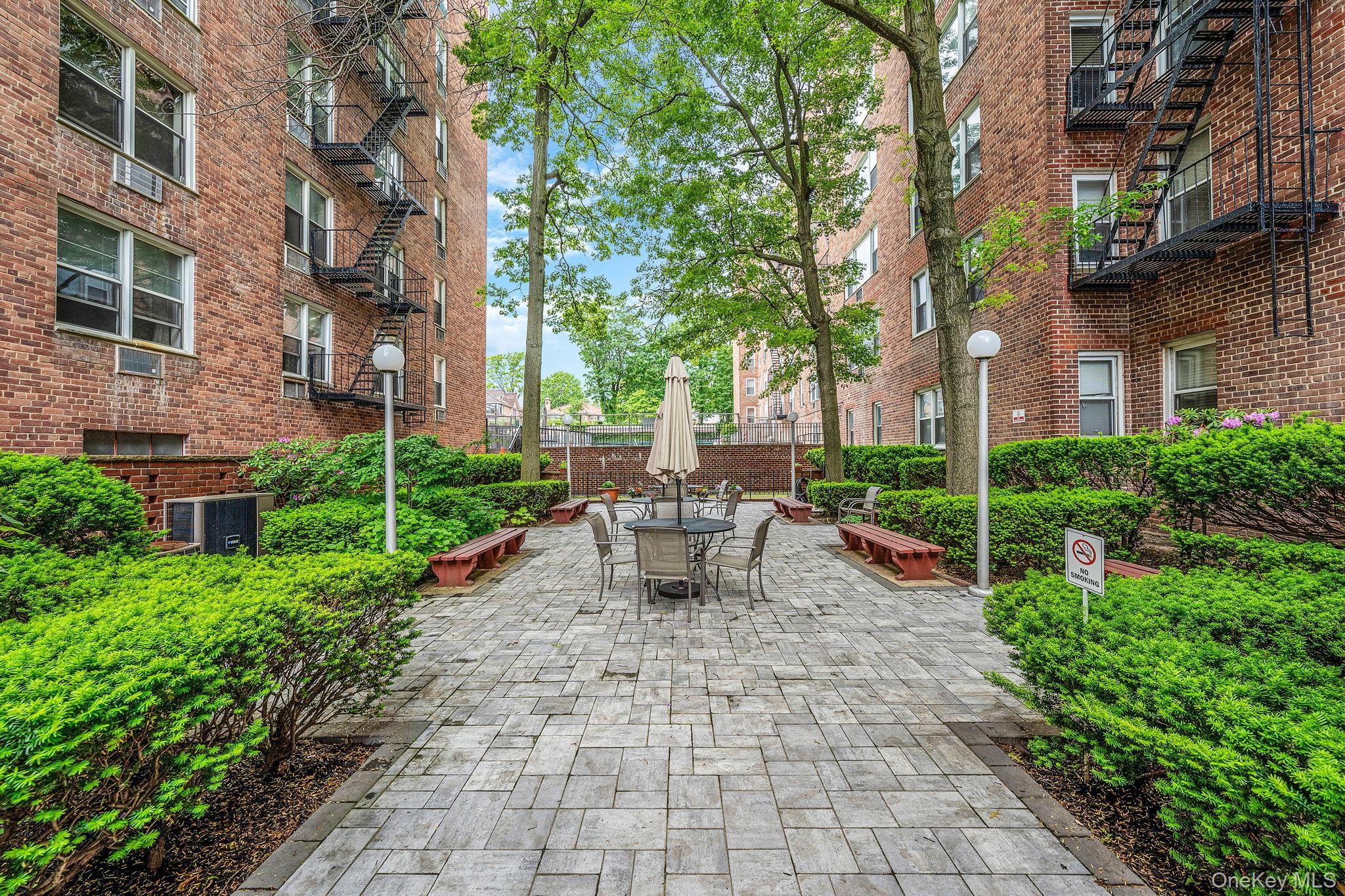 Coop Little Neck  Queens, NY 11362, MLS-950294-4