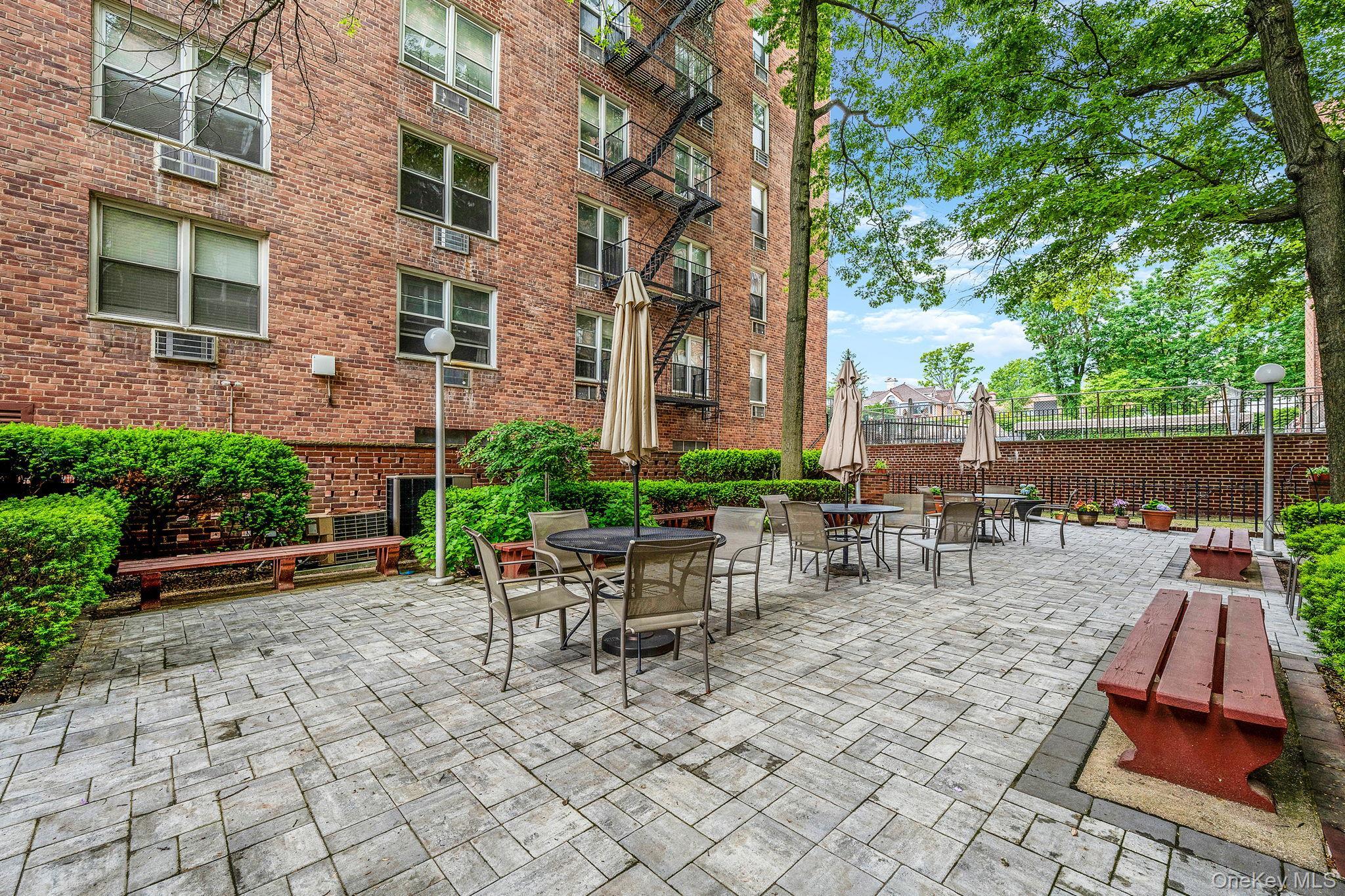 Coop Little Neck  Queens, NY 11362, MLS-950294-5