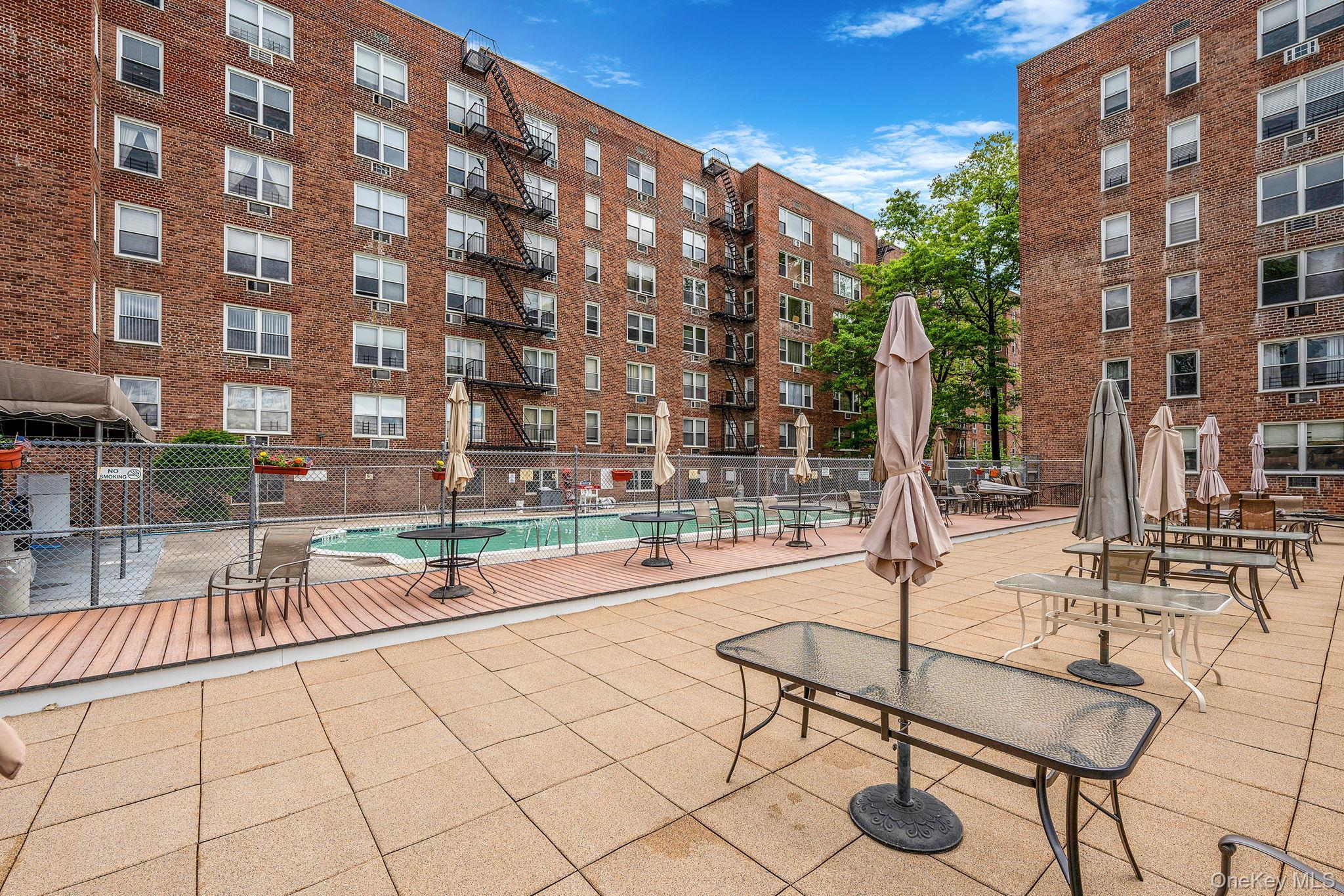 Coop Little Neck  Queens, NY 11362, MLS-950294-6