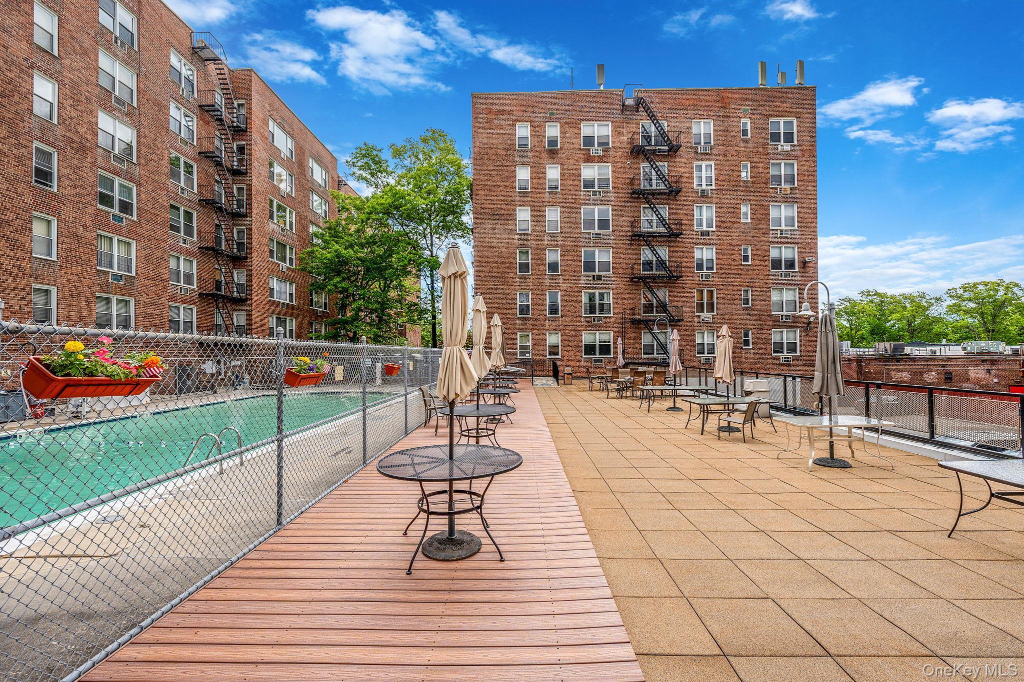 Coop Little Neck  Queens, NY 11362, MLS-950294-7