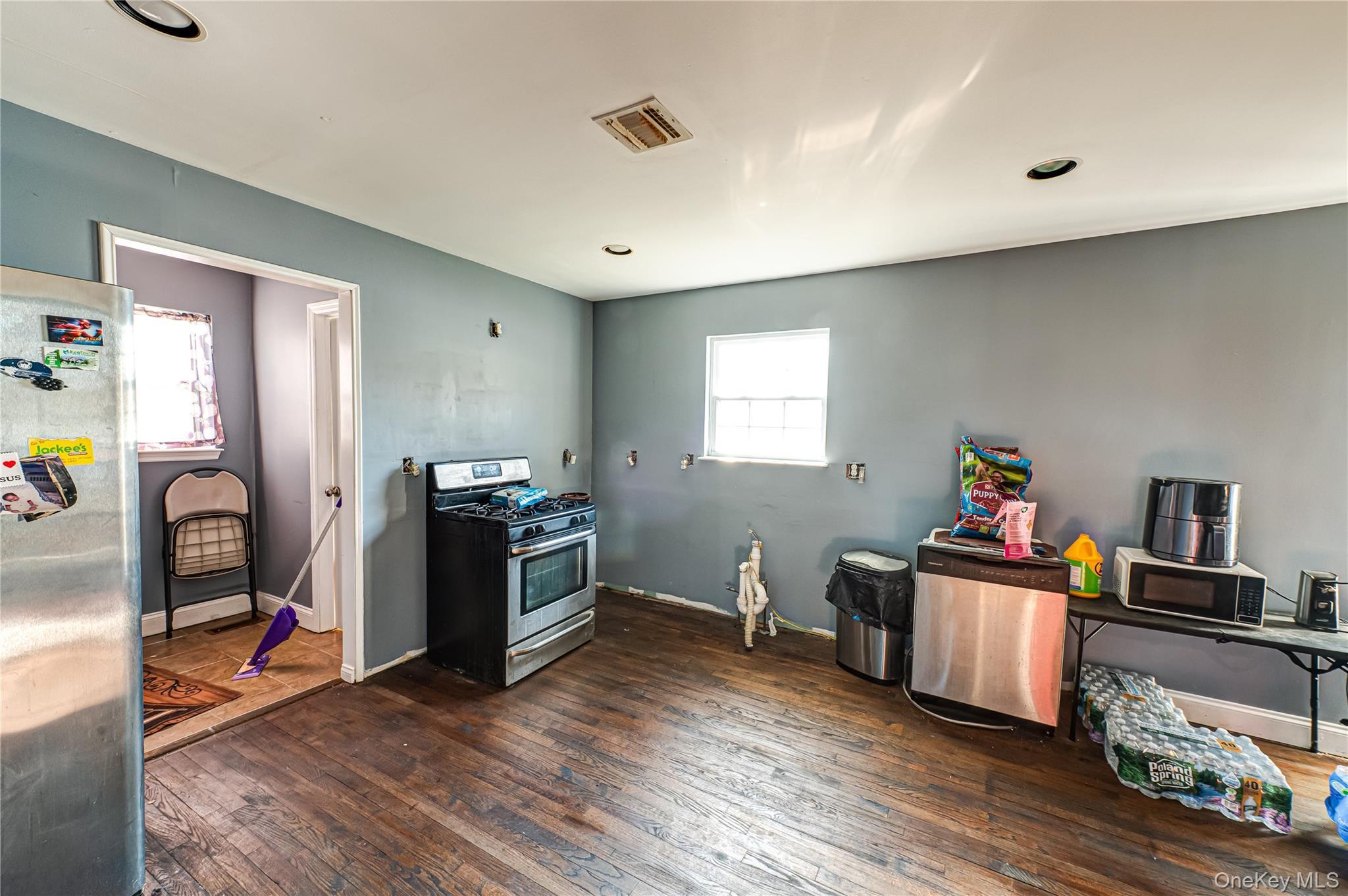 Single Family Chauncey Suffolk County, NY 11727, MLS-950335-6