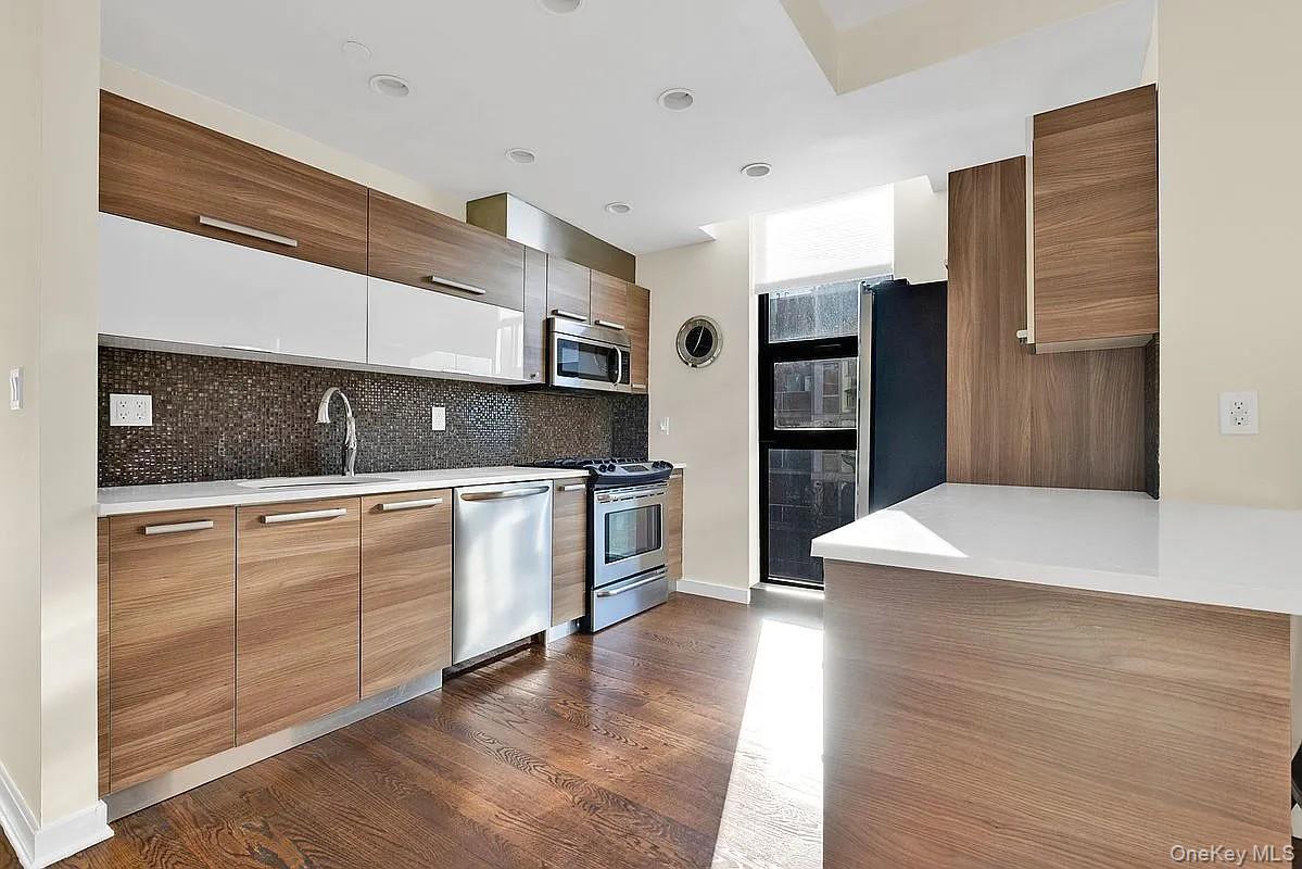 Condo Ocean  Brooklyn, NY 11235, MLS-950342-5