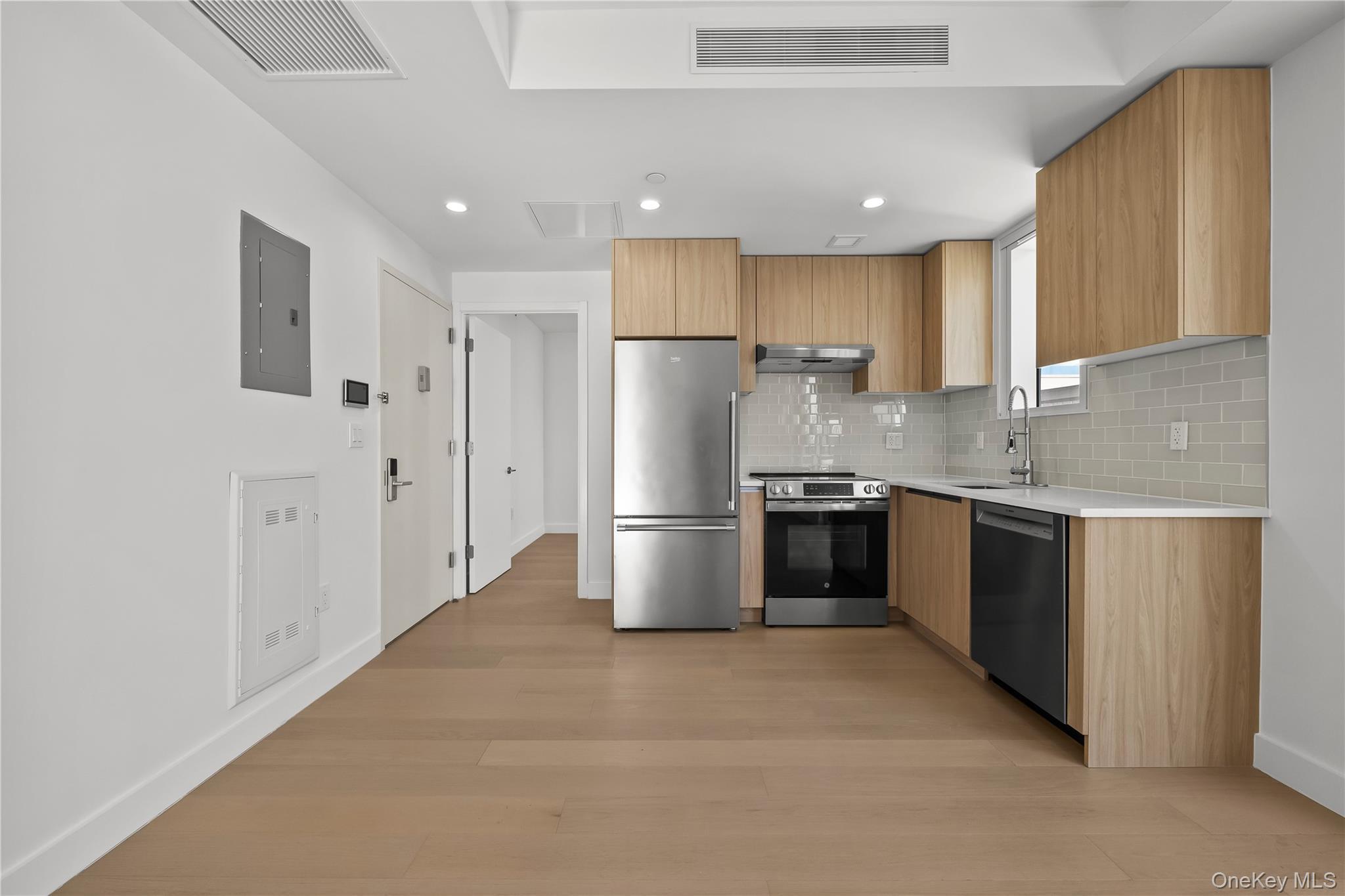 Condo Northern  Queens, NY 11354, MLS-950357-4