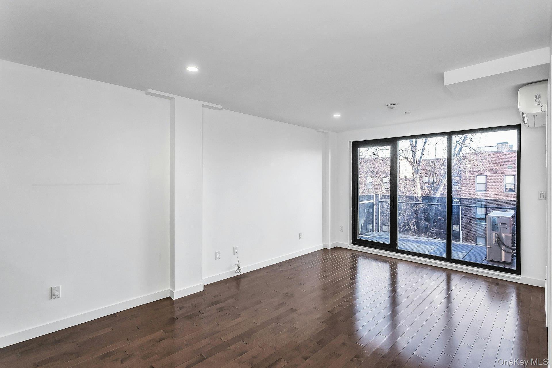 Condo 214th Queens, NY 11361, MLS-950373-2