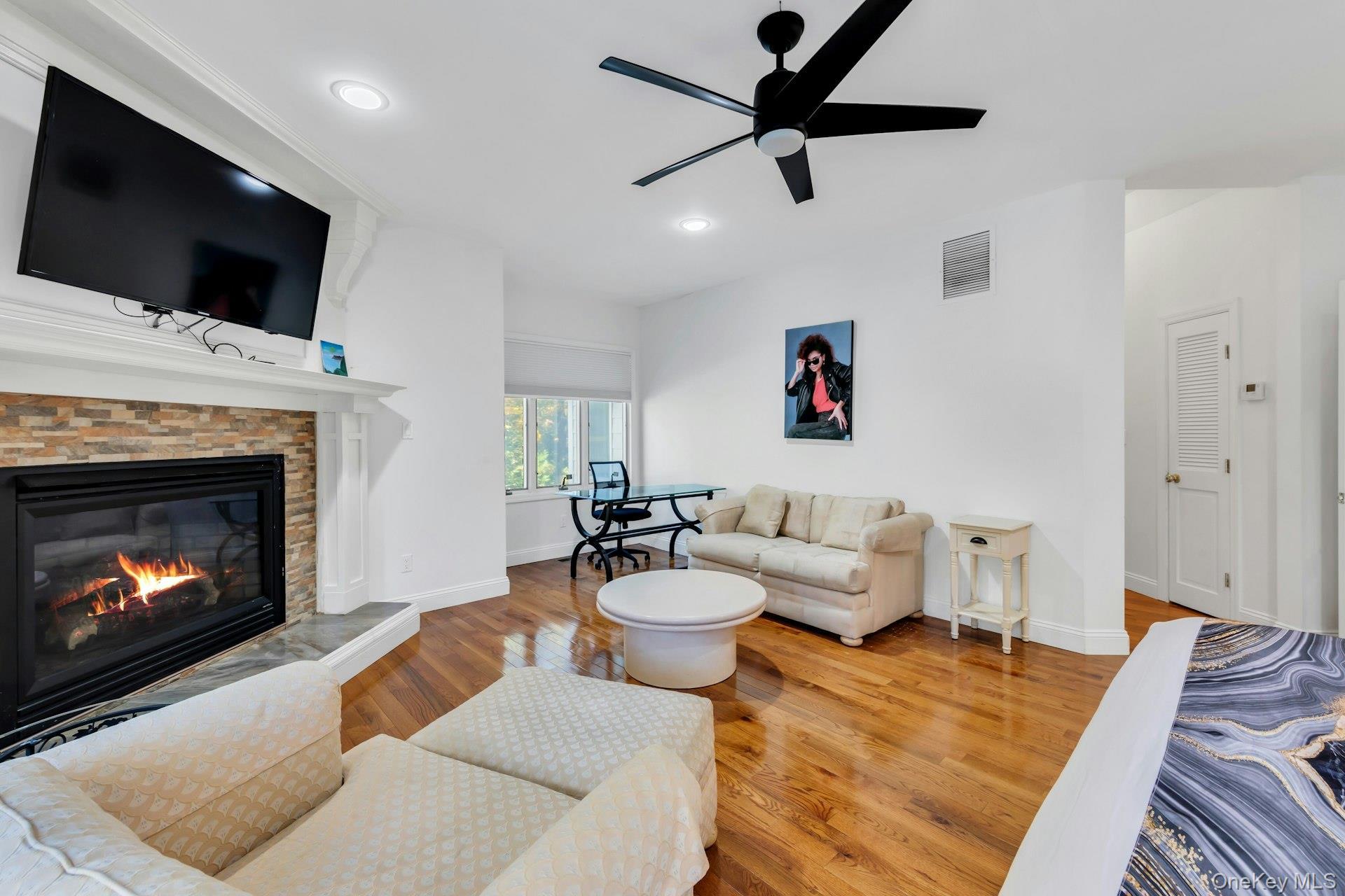 Single Family Bay Woods Drive  Suffolk County, NY 11946, MLS-950375-30