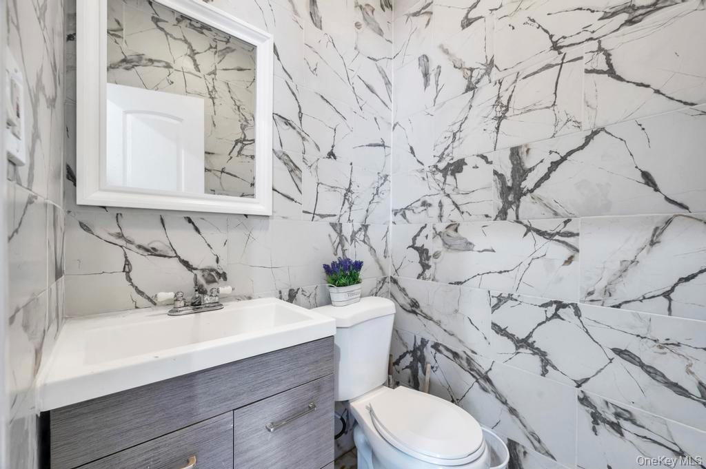 Single Family Zoller  Queens, NY 11434, MLS-950604-12