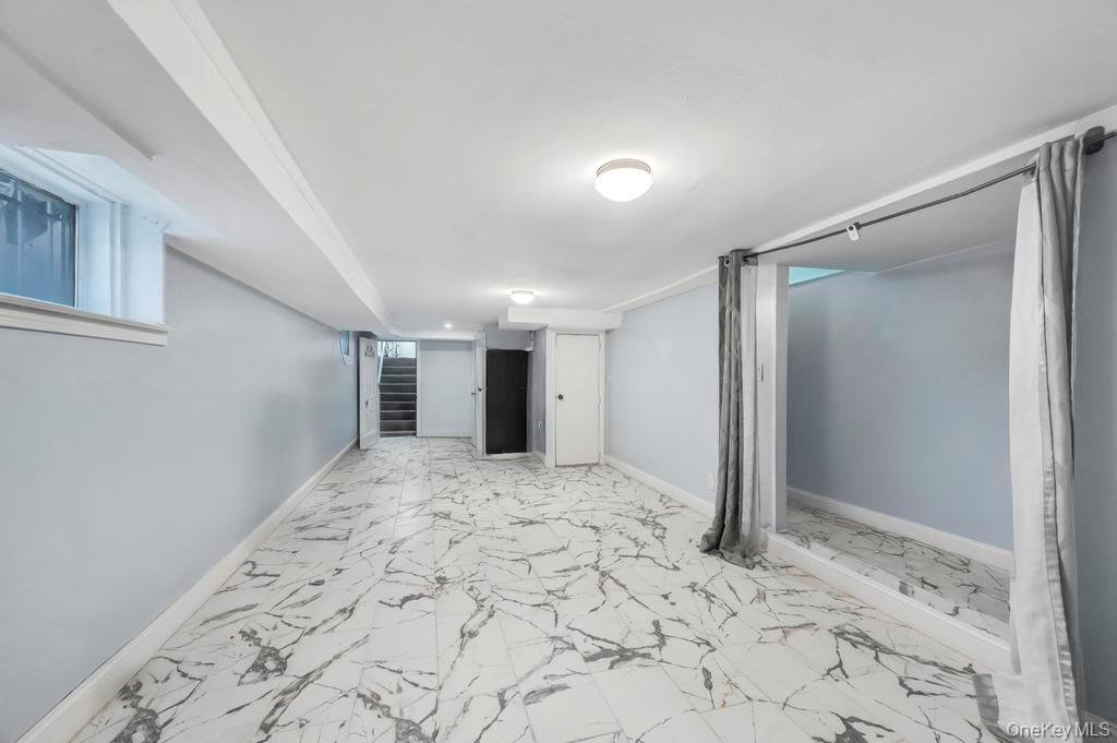 Single Family Zoller  Queens, NY 11434, MLS-950604-13