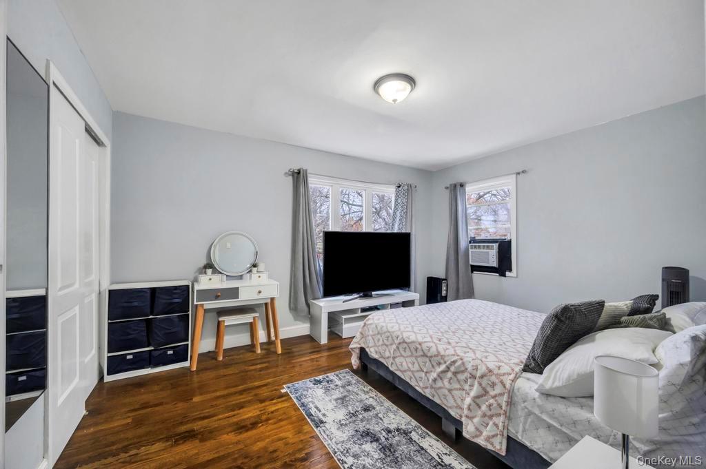 Single Family Zoller  Queens, NY 11434, MLS-950604-20