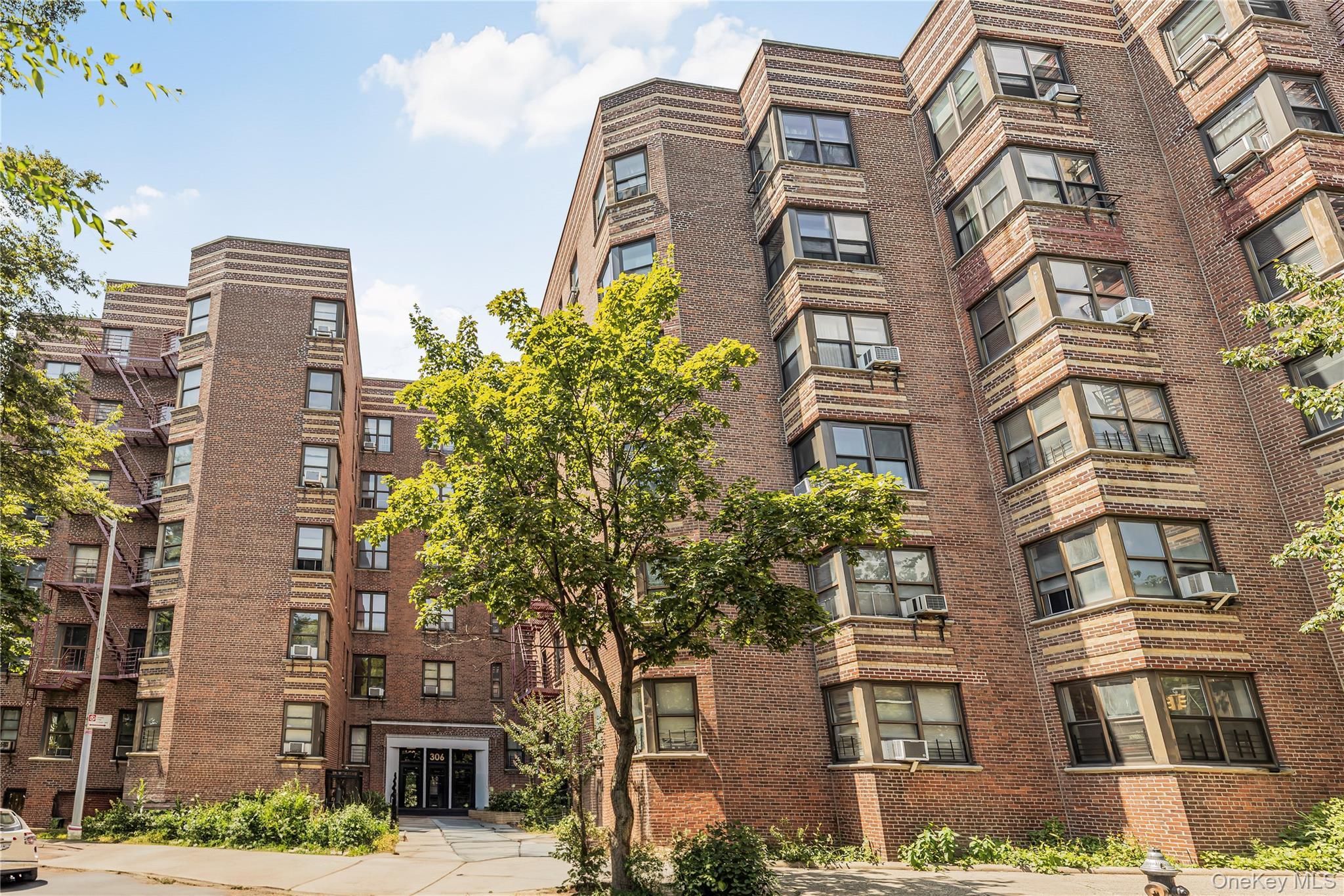 Apartment E Mosholu  Bronx, NY 10458, MLS-950637-2