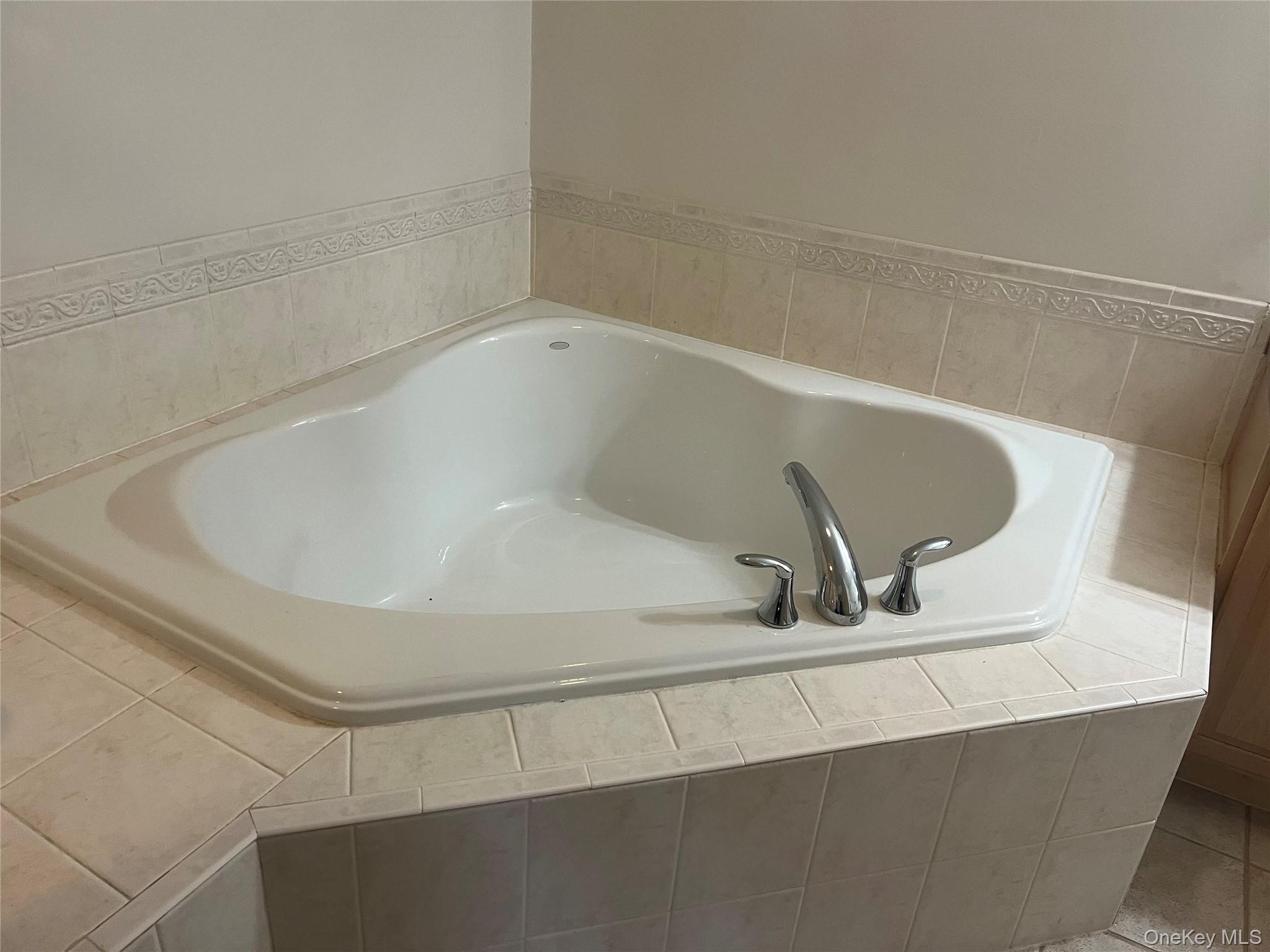 Condo Lakeview Suffolk County, NY 11949, MLS-950653-14