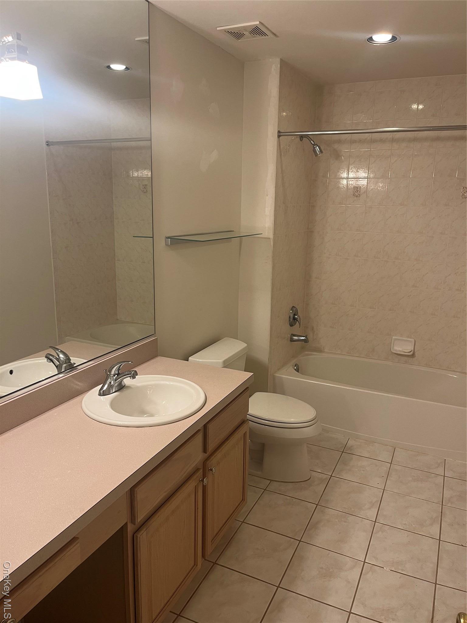 Condo Lakeview Suffolk County, NY 11949, MLS-950653-15