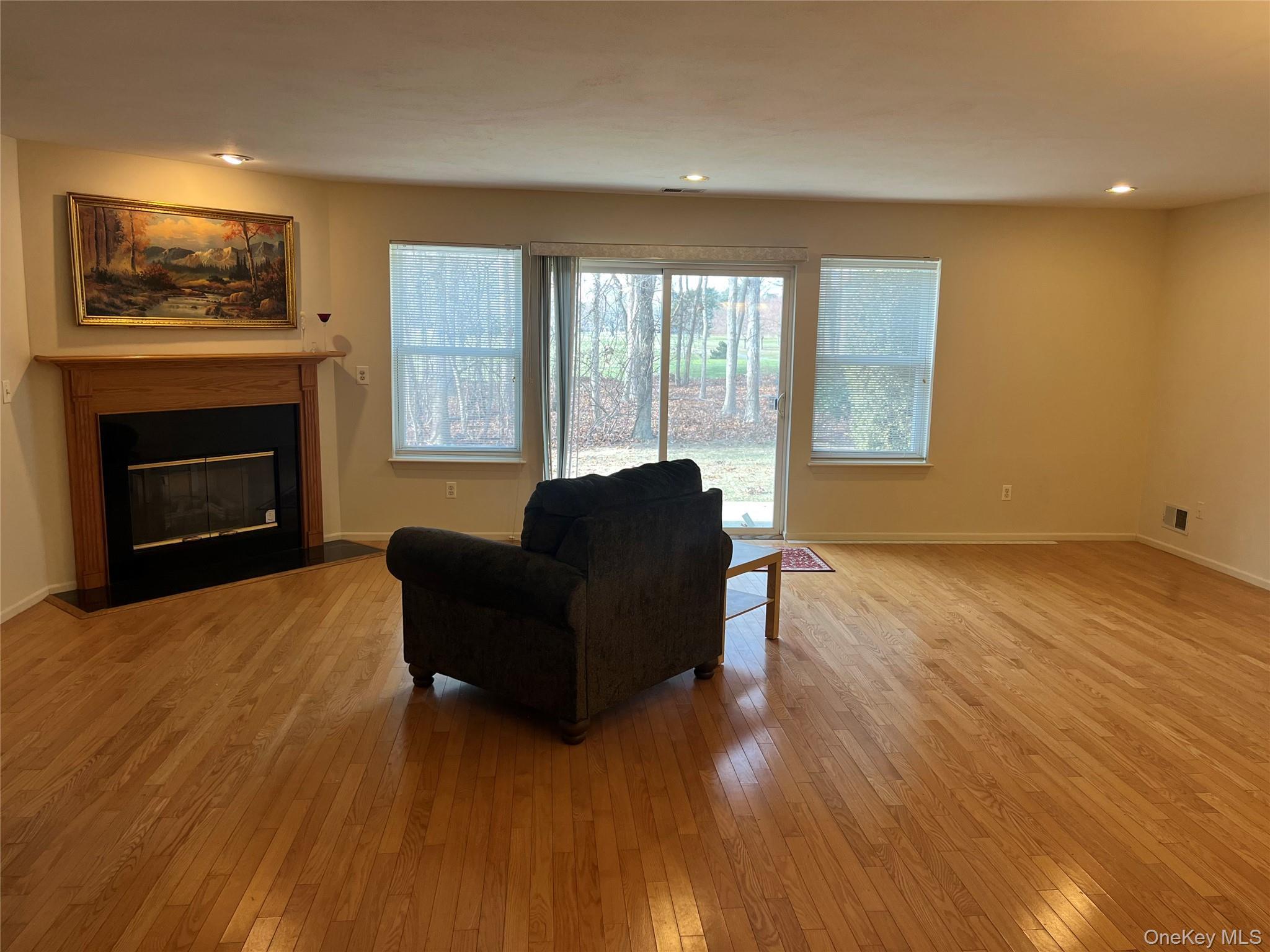 Condo Lakeview Suffolk County, NY 11949, MLS-950653-3