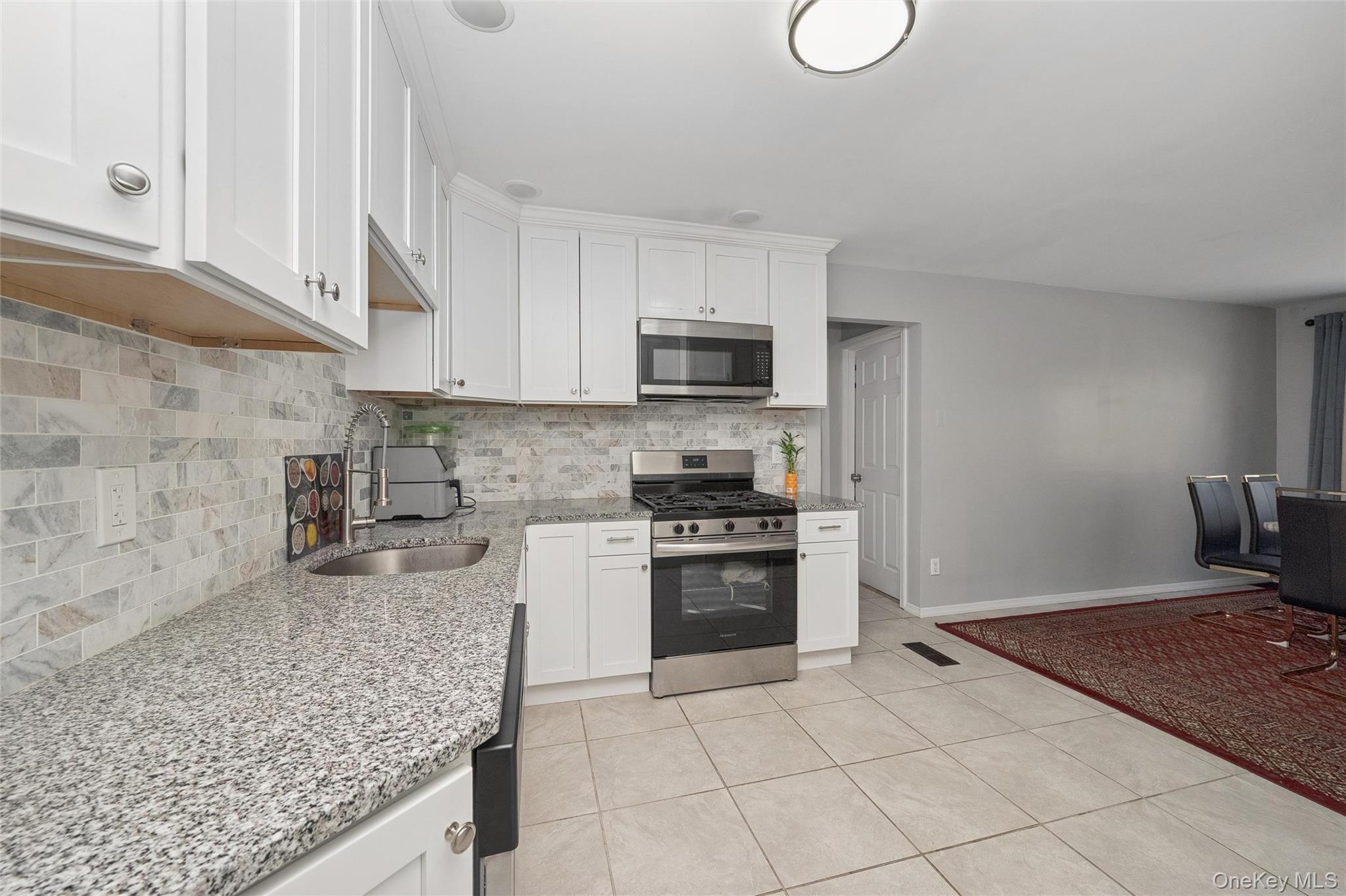 Single Family 21st  Suffolk County, NY 11706, MLS-950674-10