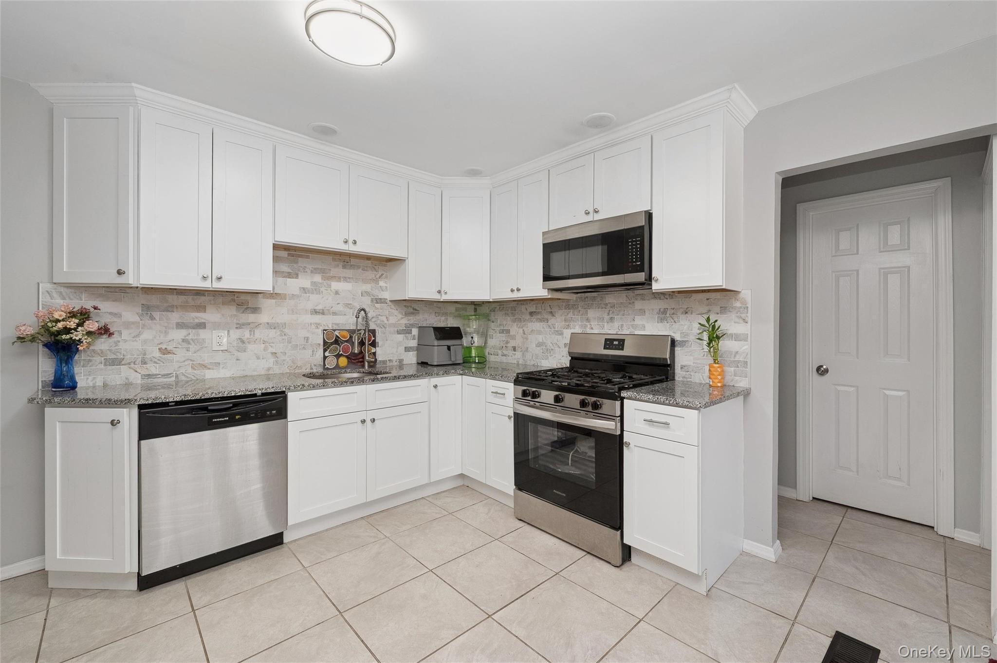 Single Family 21st  Suffolk County, NY 11706, MLS-950674-13