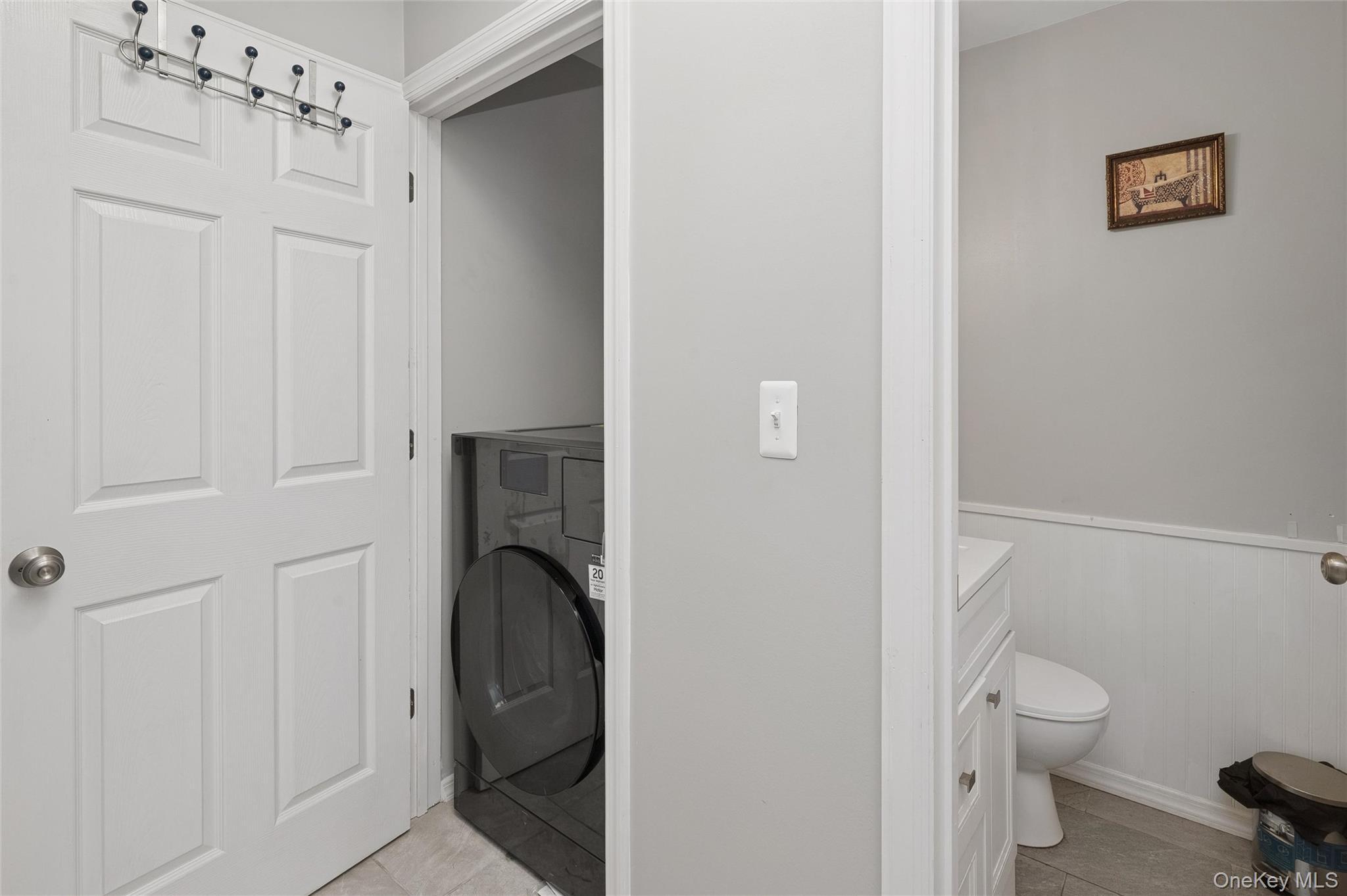 Single Family 21st  Suffolk County, NY 11706, MLS-950674-22